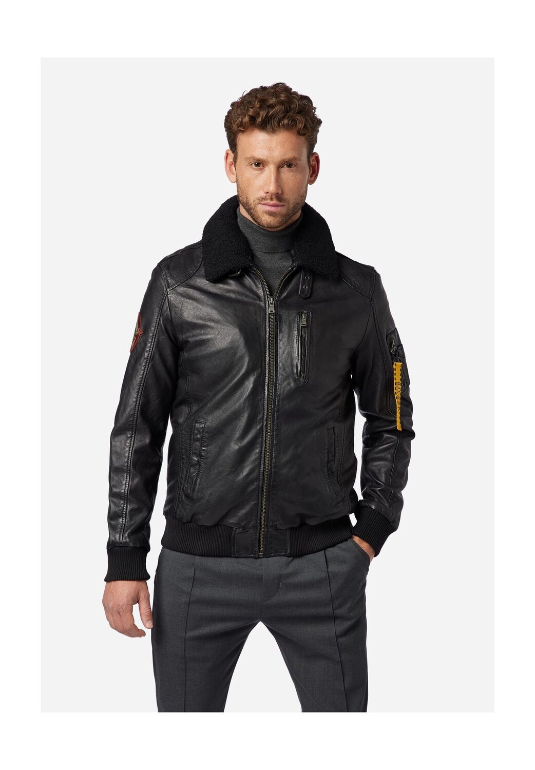 

Мужская кожаная куртка TG-1011 - пилотного фасона с меховым воротником из овчины RICANO, черный