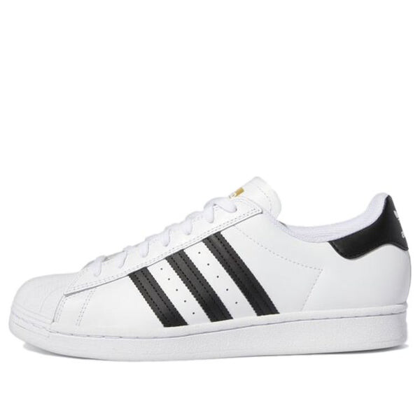 

Реклама кроссовок superstar Adidas, белый