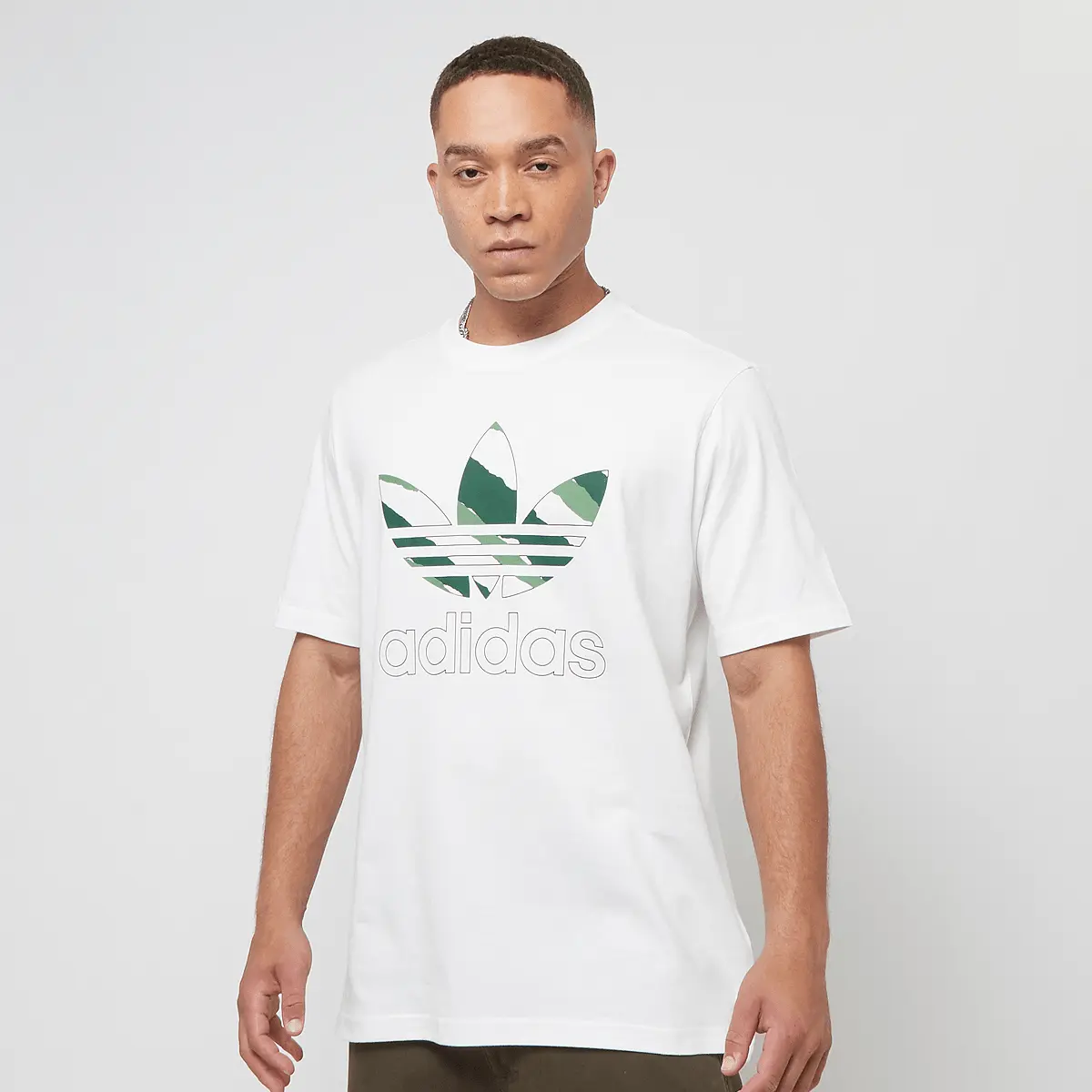

Футболка adidas Originals Ripped Camo, белый/зеленый