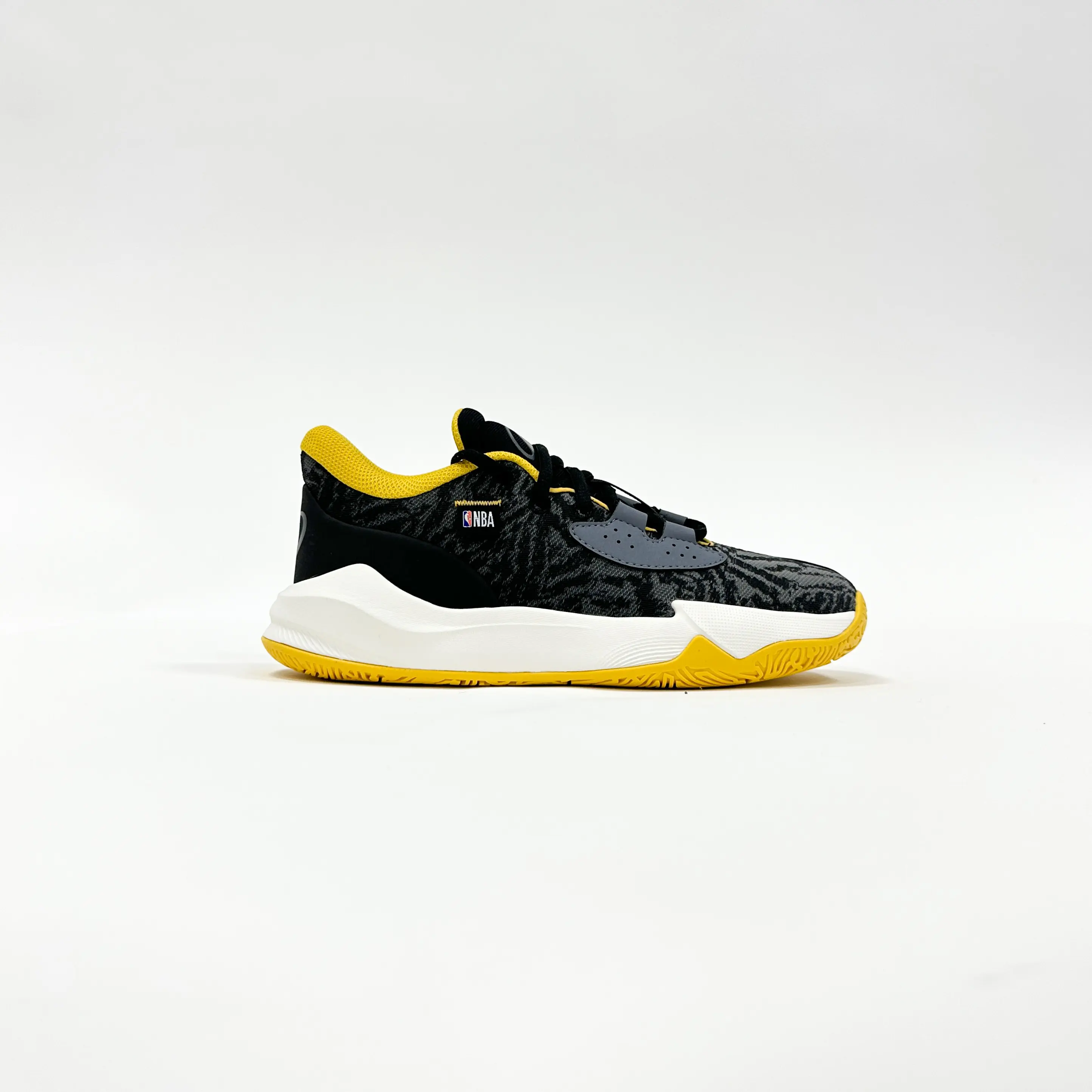 

Молодёжные баскетбольные кроссовки Tarmak Fast 900 Low-1 NBA чёрные золотые