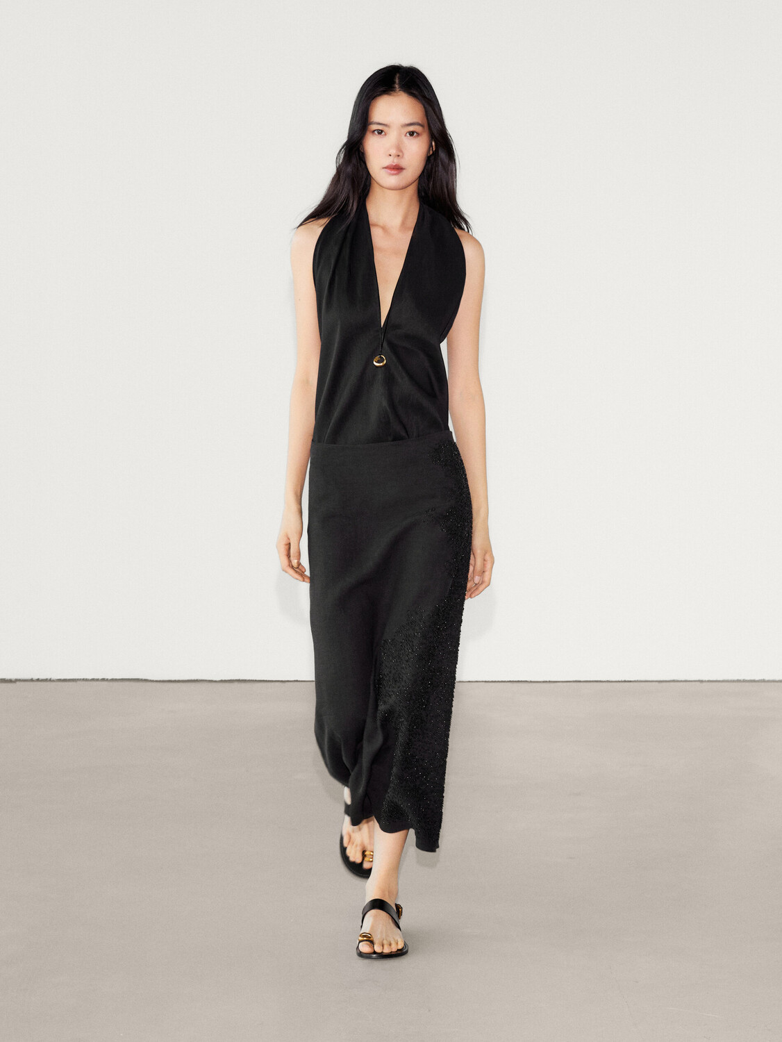 

Топ-Халтер с V-образным вырезом Massimo Dutti, черный