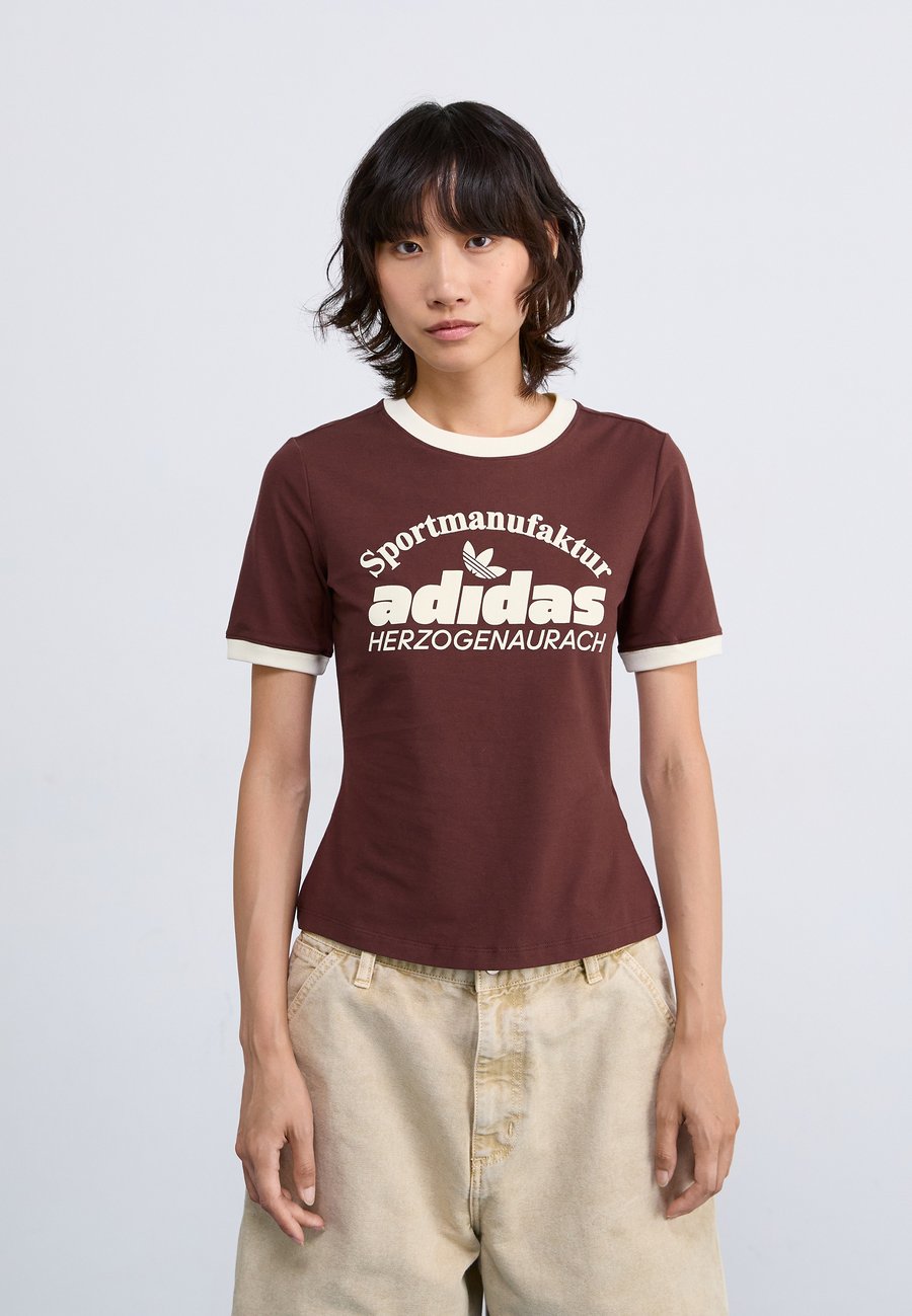 

Футболка Adidas Originals RETRO TEE, Auburn/Cream White/Light Brown, Белый, Футболка Adidas Originals RETRO TEE, Auburn/Cream White/Light Brown