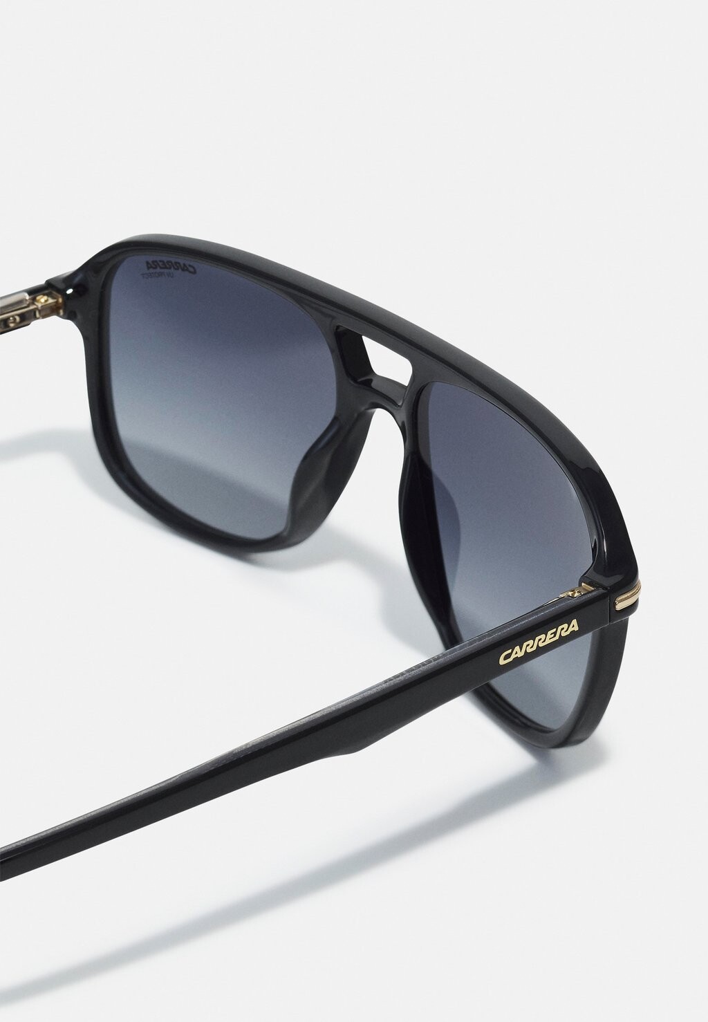 

Солнцезащитные очки Carrera, черный