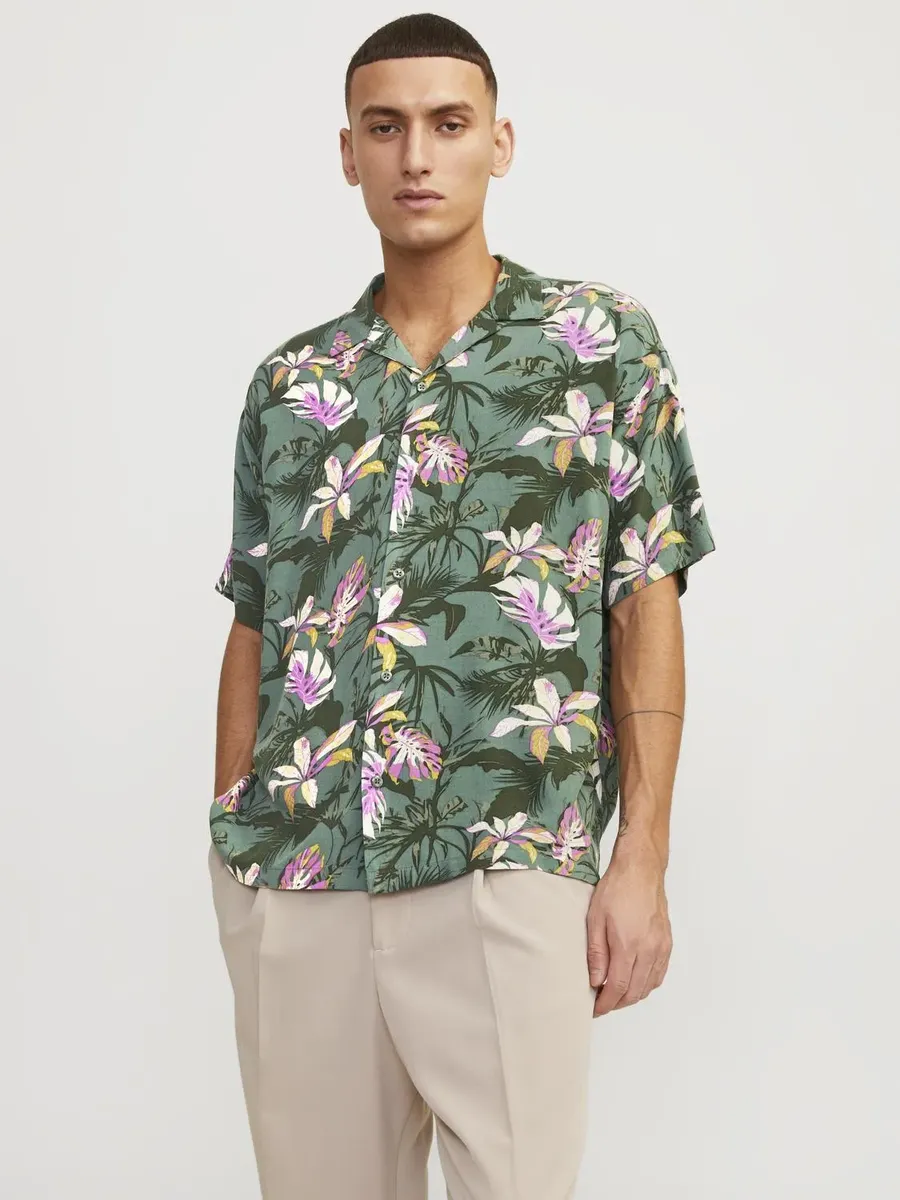 

Гавайская рубашка Jack & Jones "JORLUKE TAMPA AOP SHIRT SS SN", цвет Laurel Wreat
