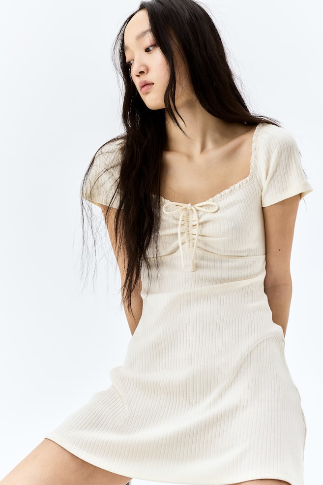 

Расклешенное платье с кружевной отделкой H&M, бежевый