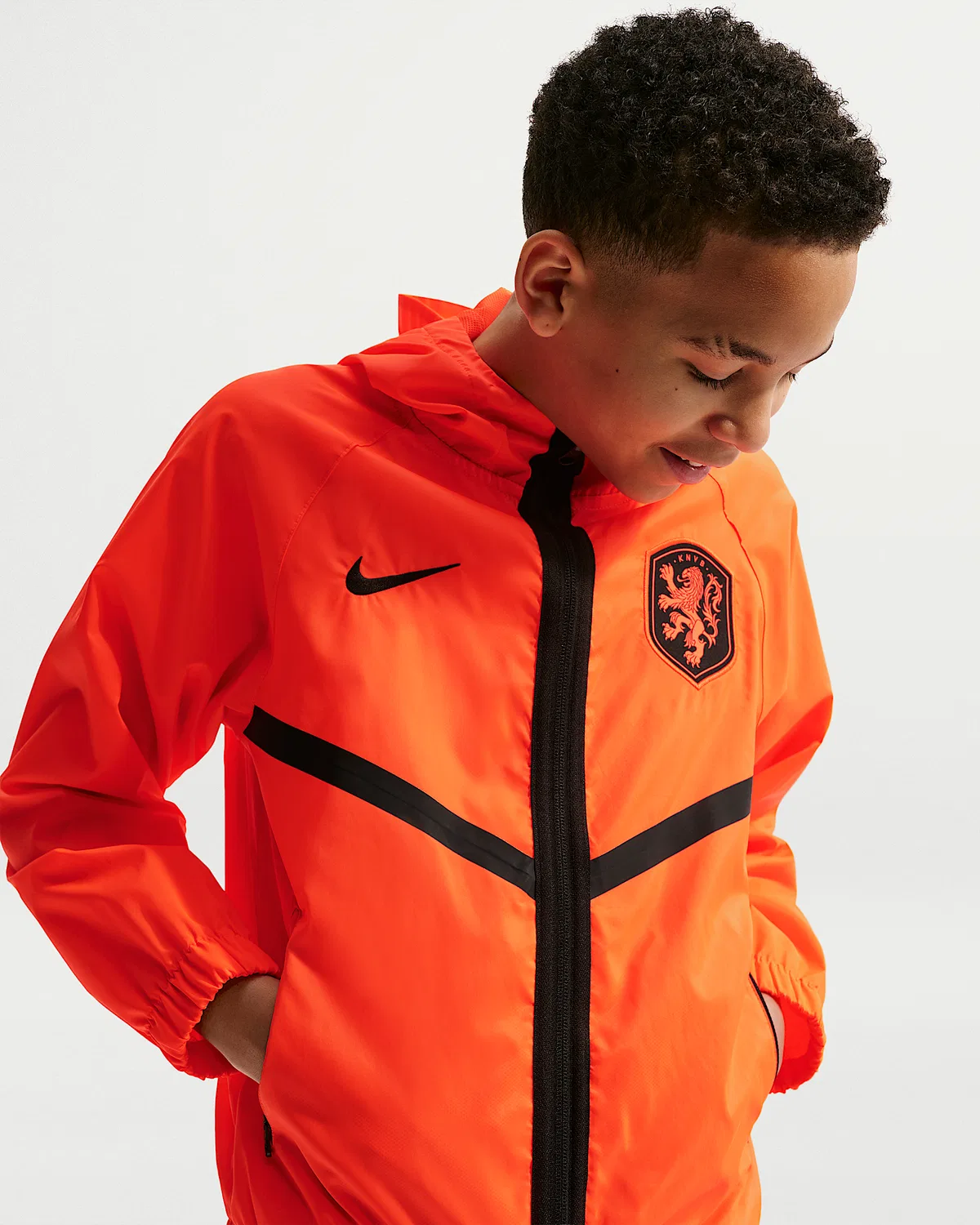 Детская куртка Nike Dri-FIT Soccer Anthem Jacket Netherlands, Hyper Crimson/Black — фото 3