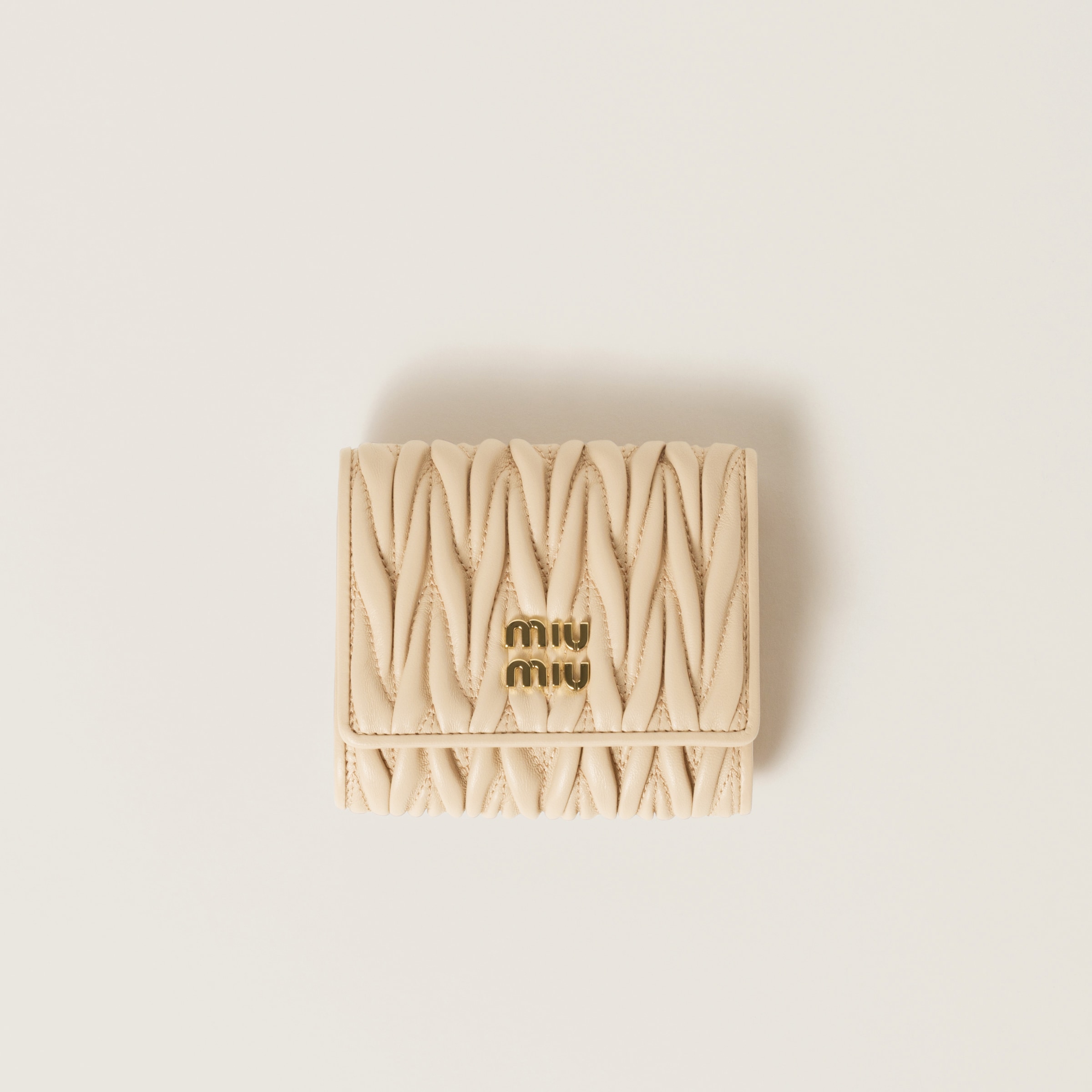 

Маленький кошелек из наппи с мателассé MIU MIU, светло-зеленый