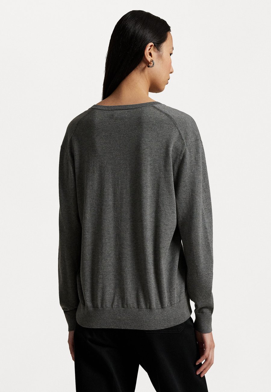 Джемпер Polo Ralph Lauren COTTON V-NECK SWEATER, Antique Heather/Grey — фото 3