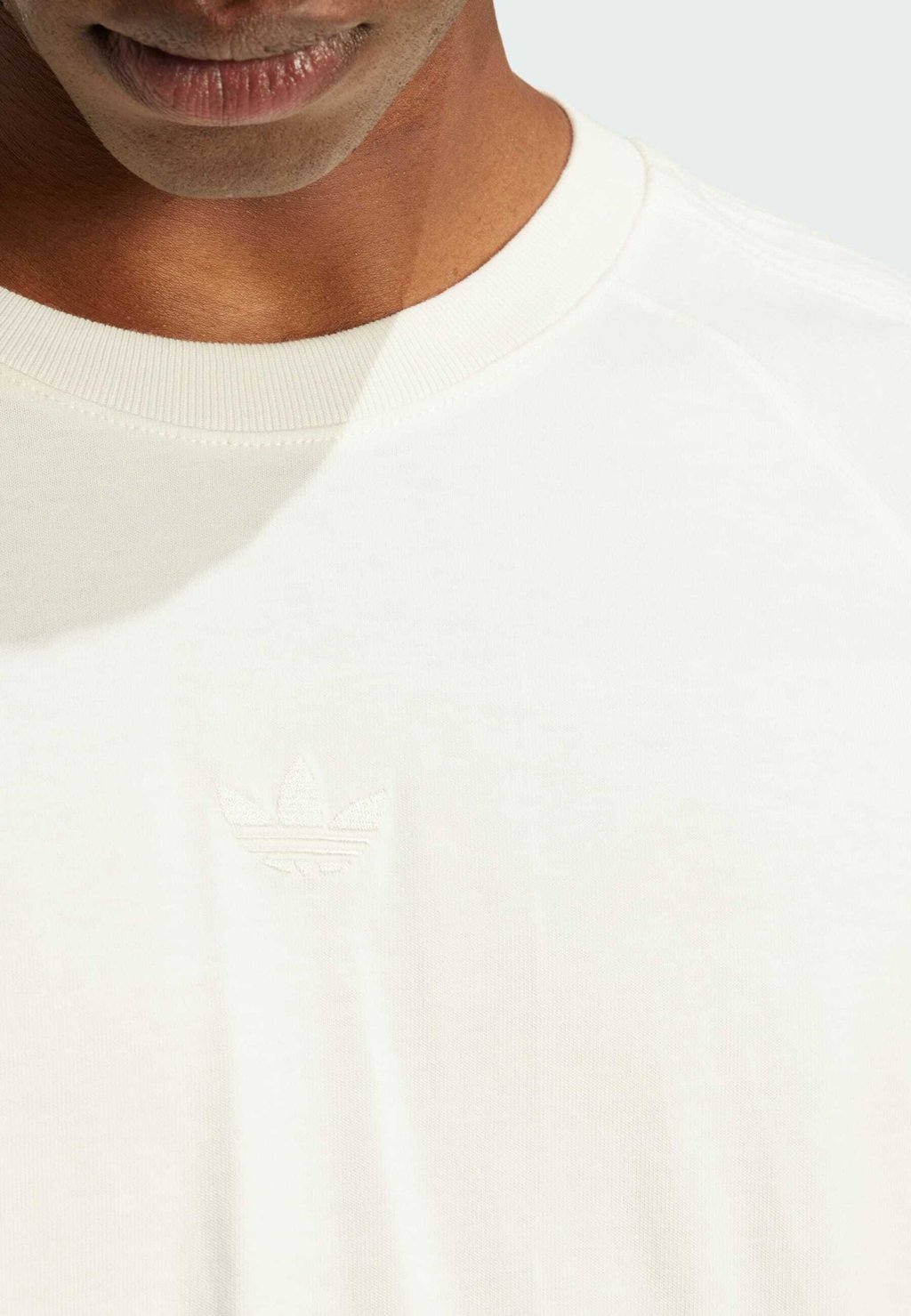 

Базовая футболка ESS TEE adidas Originals, белый