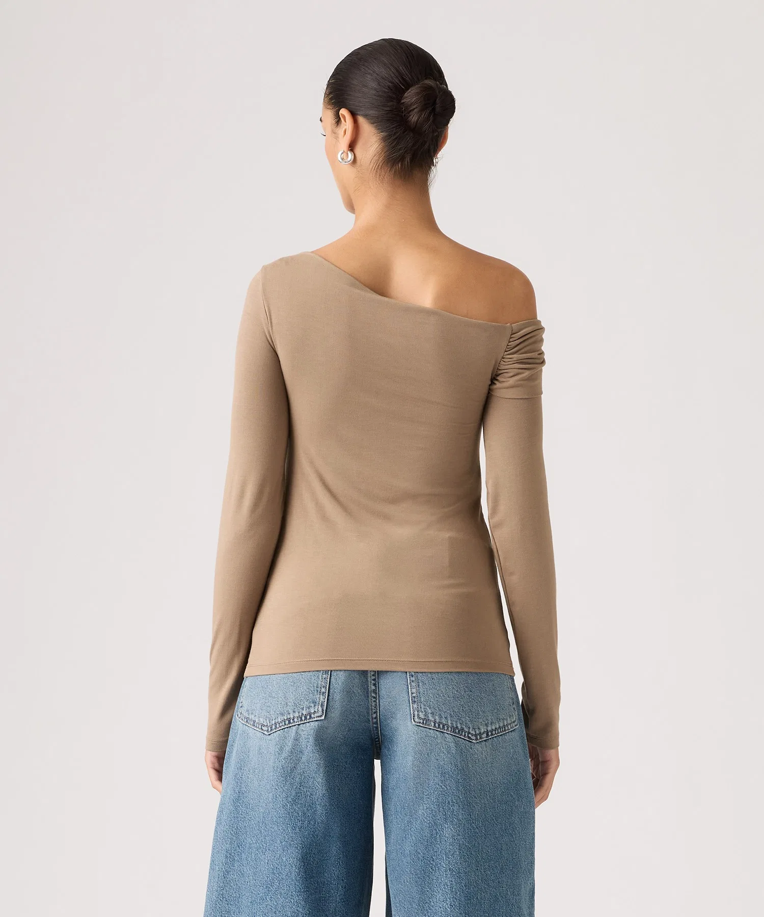 Женская футболка-топ Levi's Clara с открытыми плечами, длинный рукав, коричневый — фото 2