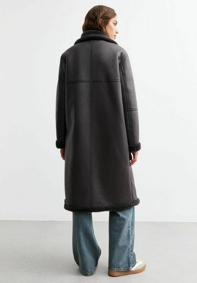

Классическое пальто FAUX SHEARLING FLEECE TRIM New Look, серый