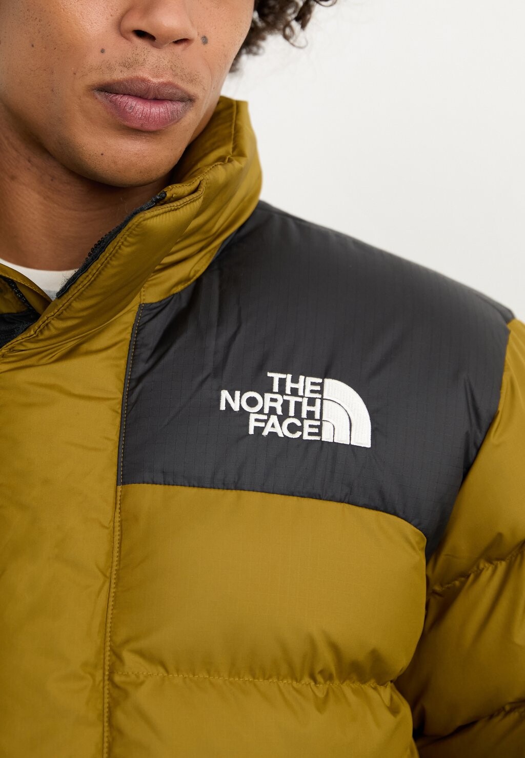 

Зимняя куртка LIMBARA JACKET The North Face, хаки