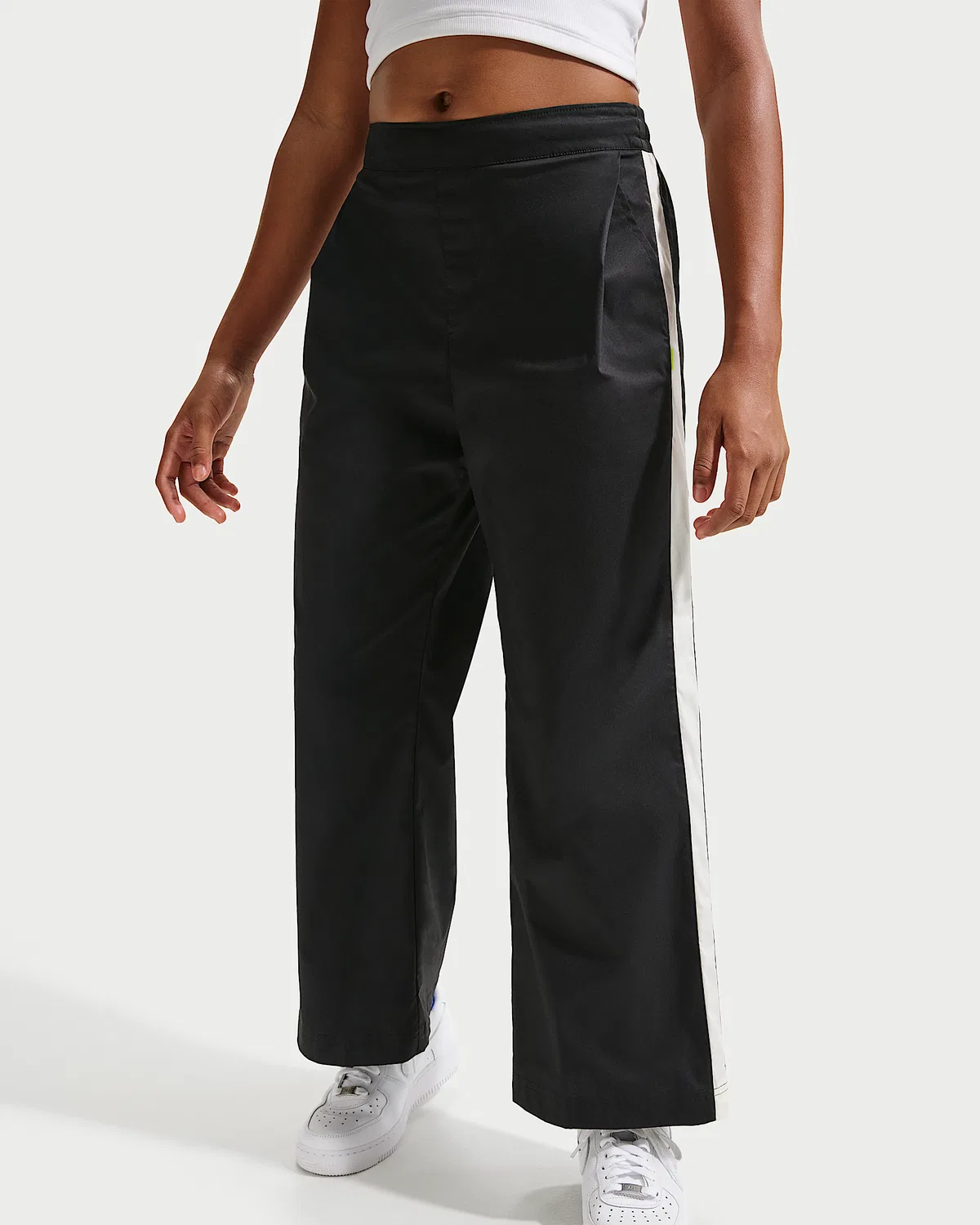 Детские (для девочек) тканые штаны Nike Sportswear Collection, Black/Soft Pearl/Black — фото 2