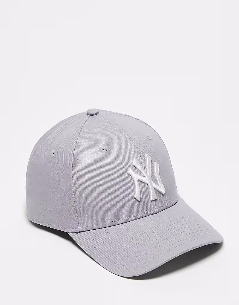 

Серая кепка New Era NY Yankees 9Forty