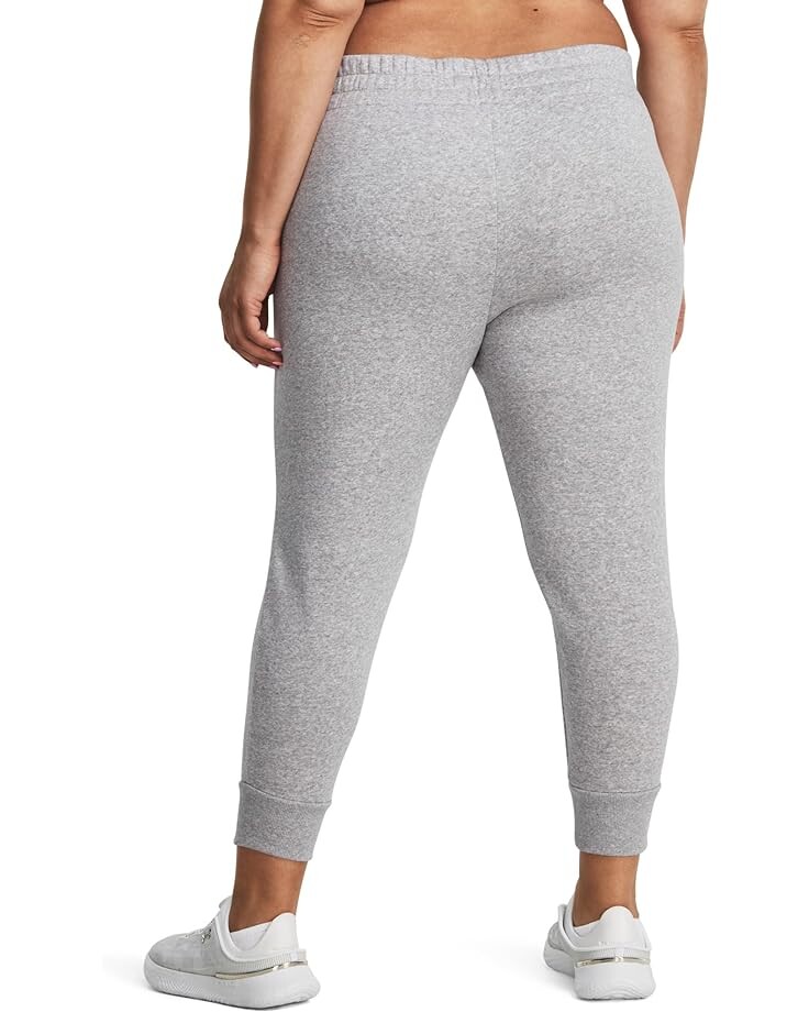 

Брюки Under Armour Plus Size Rival Fleece Joggers, цвет Mod Gray Light Heather/White