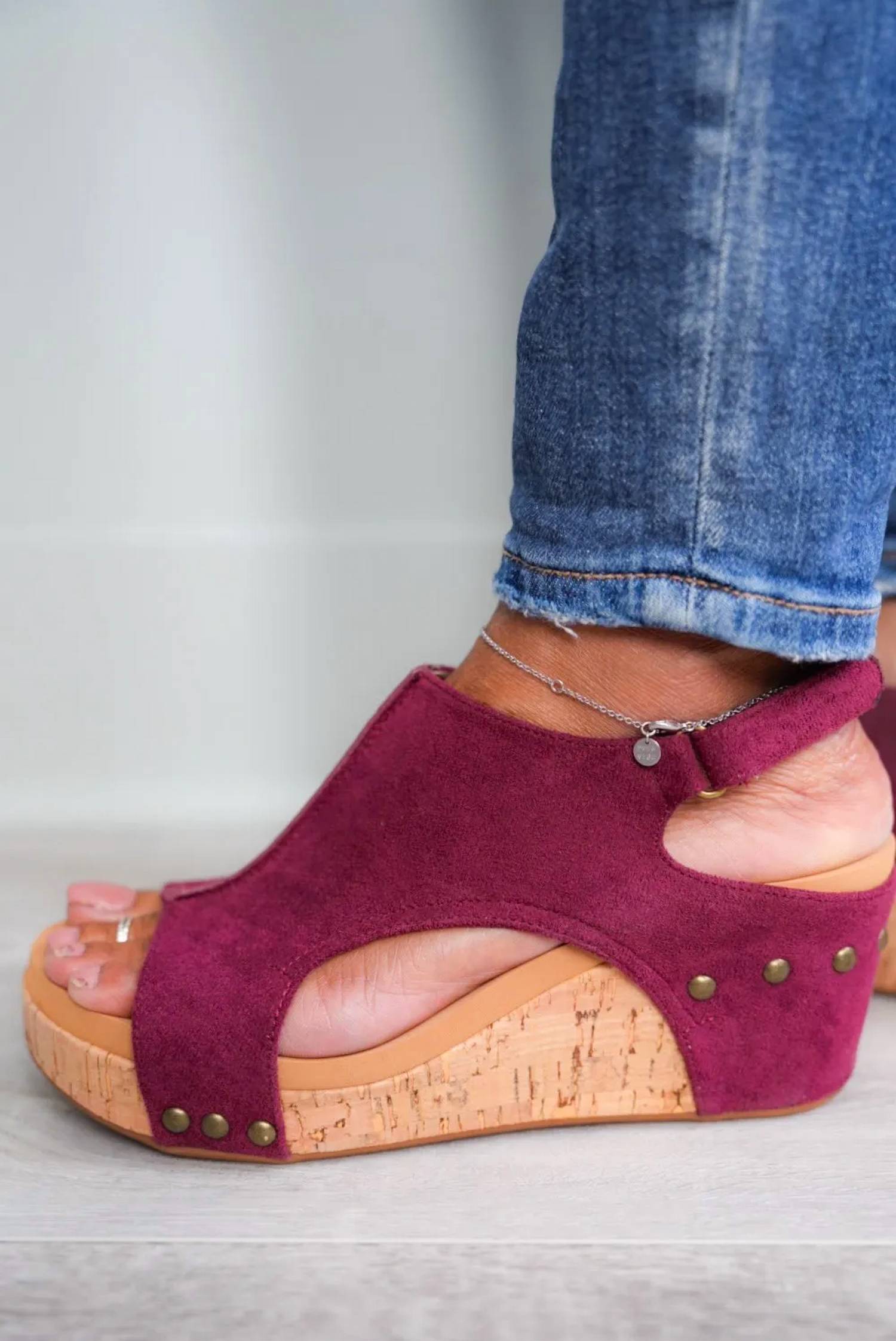 Замшевые туфли Carley Wedges (Ca) (B-4) ягодного цвета Corkys Footwear, Berry