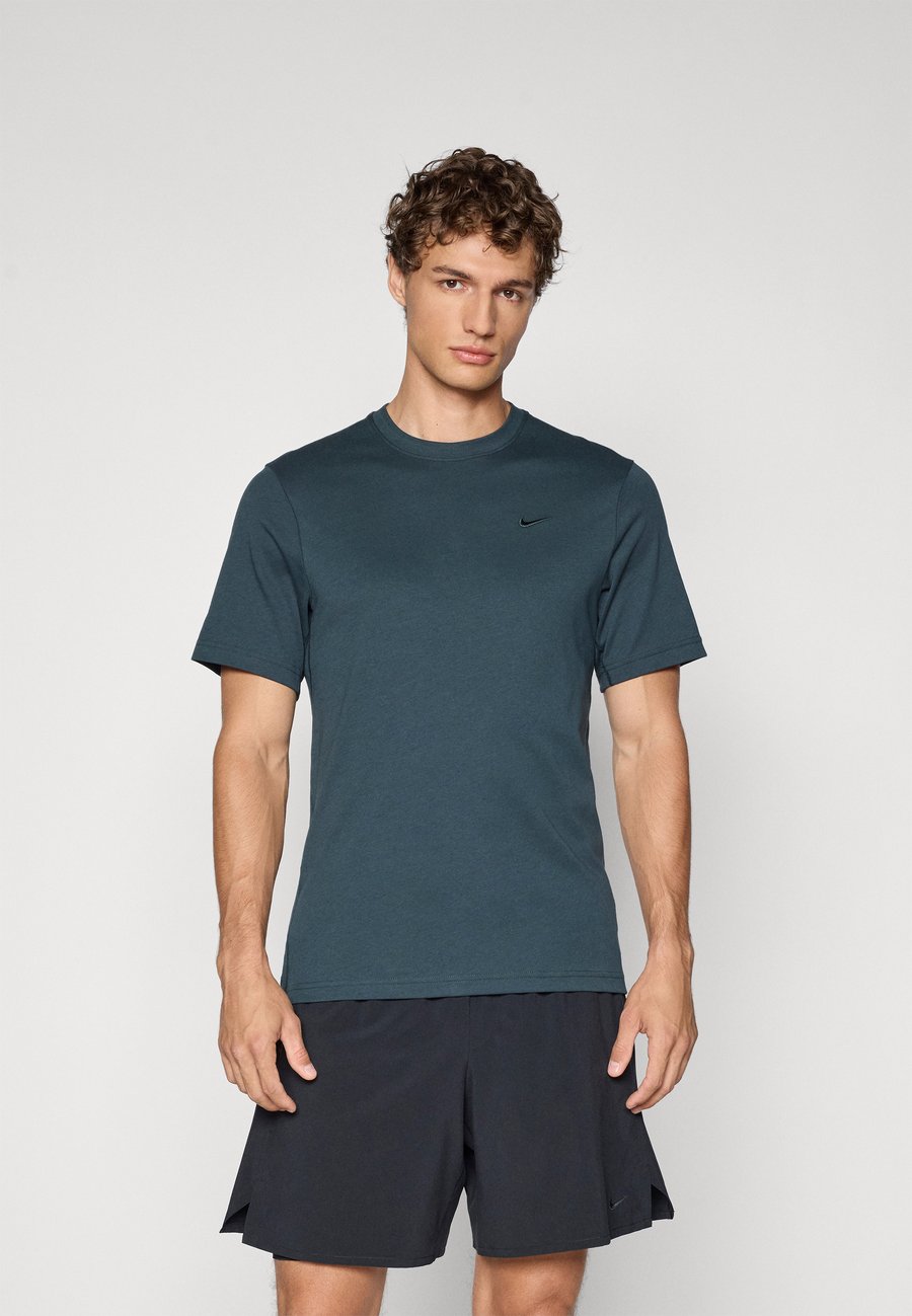 

Спортивная футболка Nike Performance PRIMARY, Seaweed/Dark Green