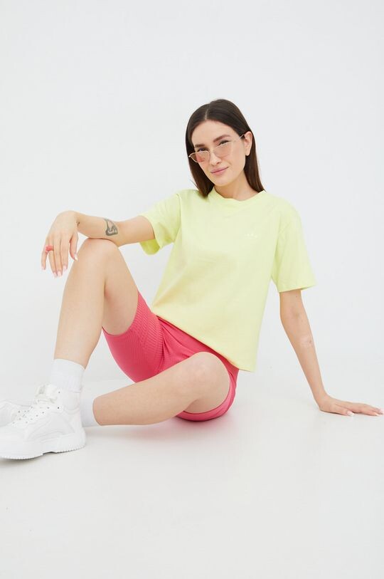 

Хлопковая футболка adidas Originals, зеленый