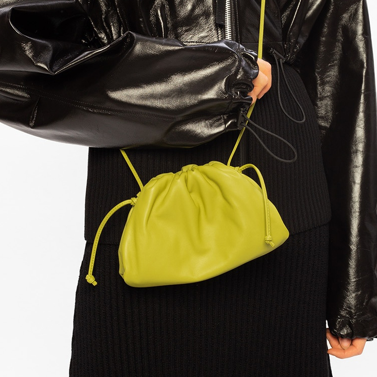 Bottega Veneta Сумка через плечо из коровьей кожи женская светло-зеленая — фото 4