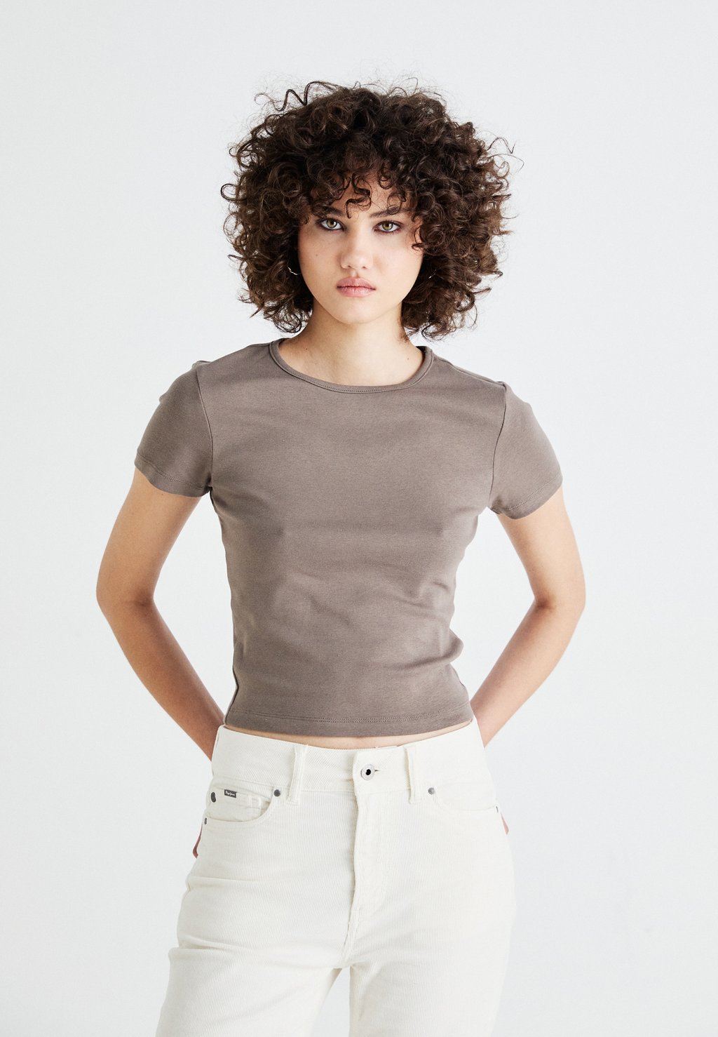 

Базовая футболка BASIC TIGHT Gina Tricot, бежевый