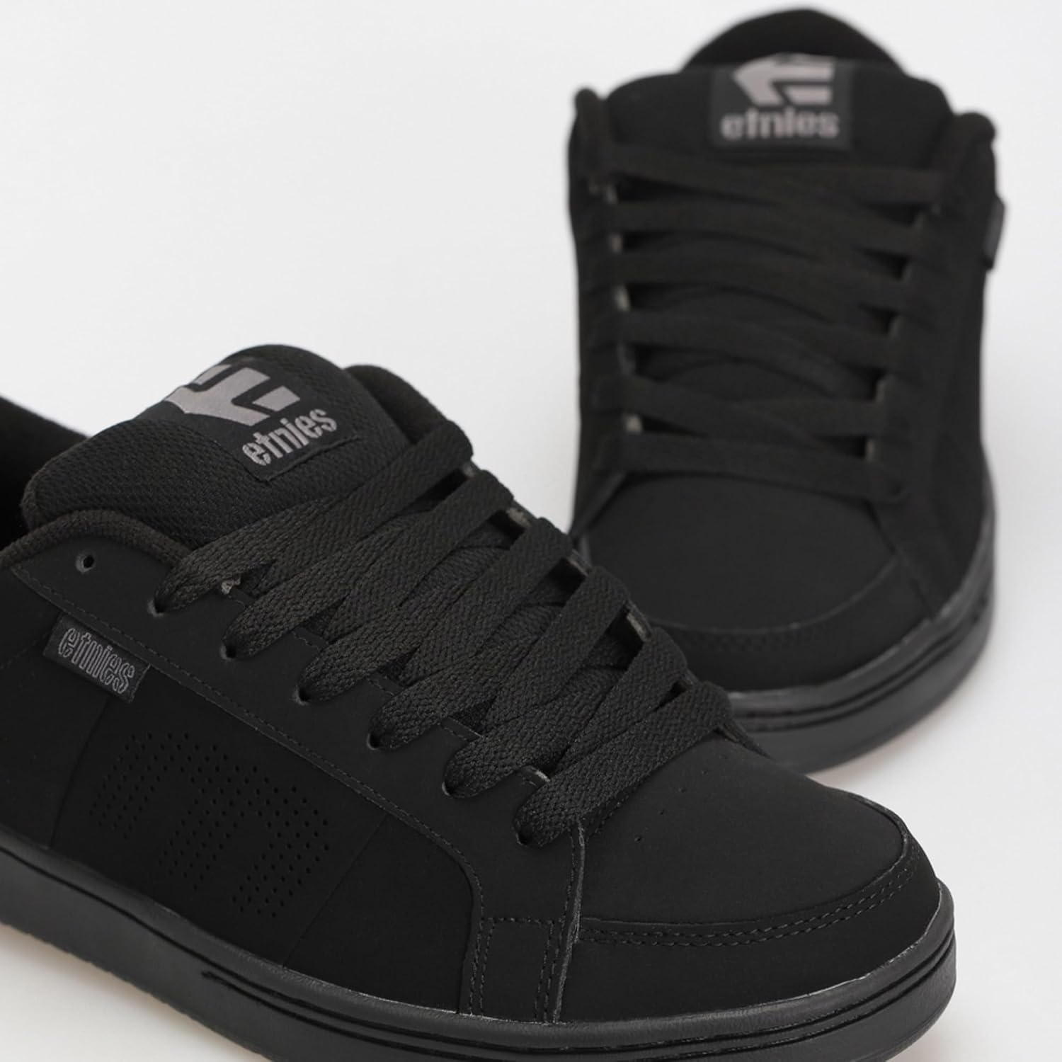 Мужские скейтбордические кроссовки Etnies Kingpin Classic Puffy, экологичные, удобные и прочные, с литой стелькой из EVA, черный — фото 4