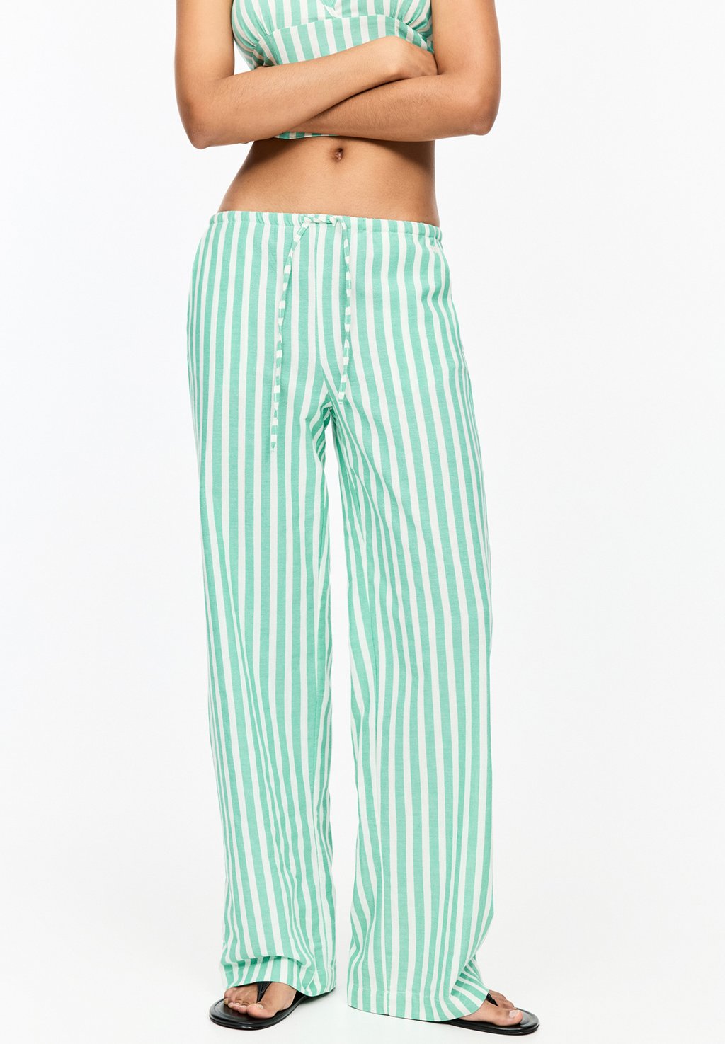 

Брюки RUSTIC STRIPED - JOGGERS PULL&BEAR, зеленый