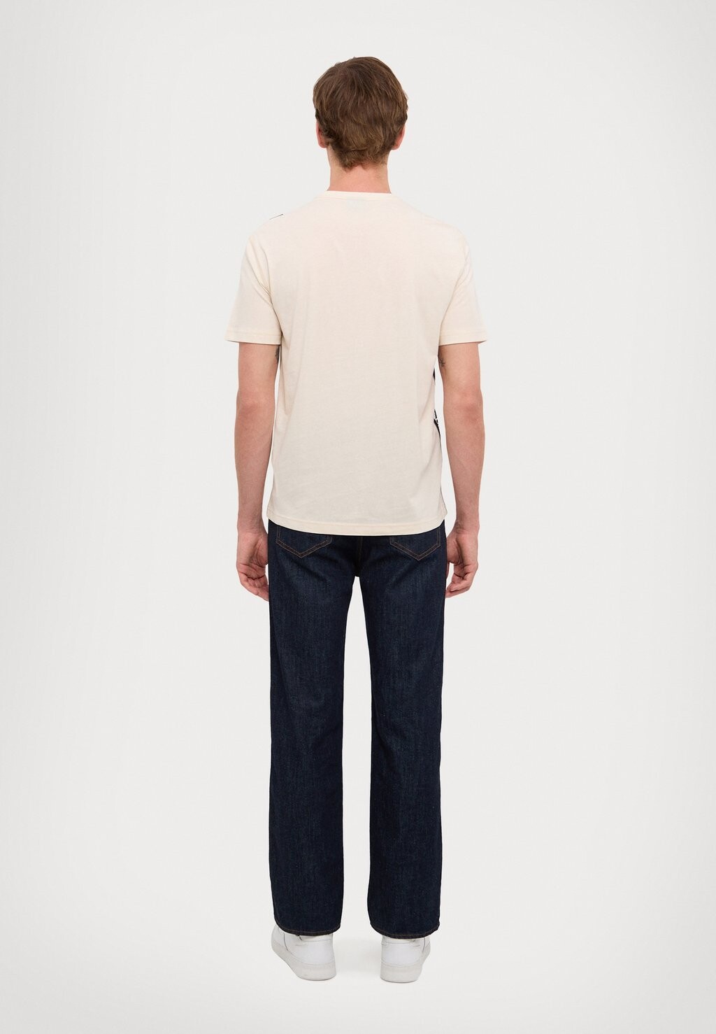 

Принт на футболке EA7 Emporio Armani, белый