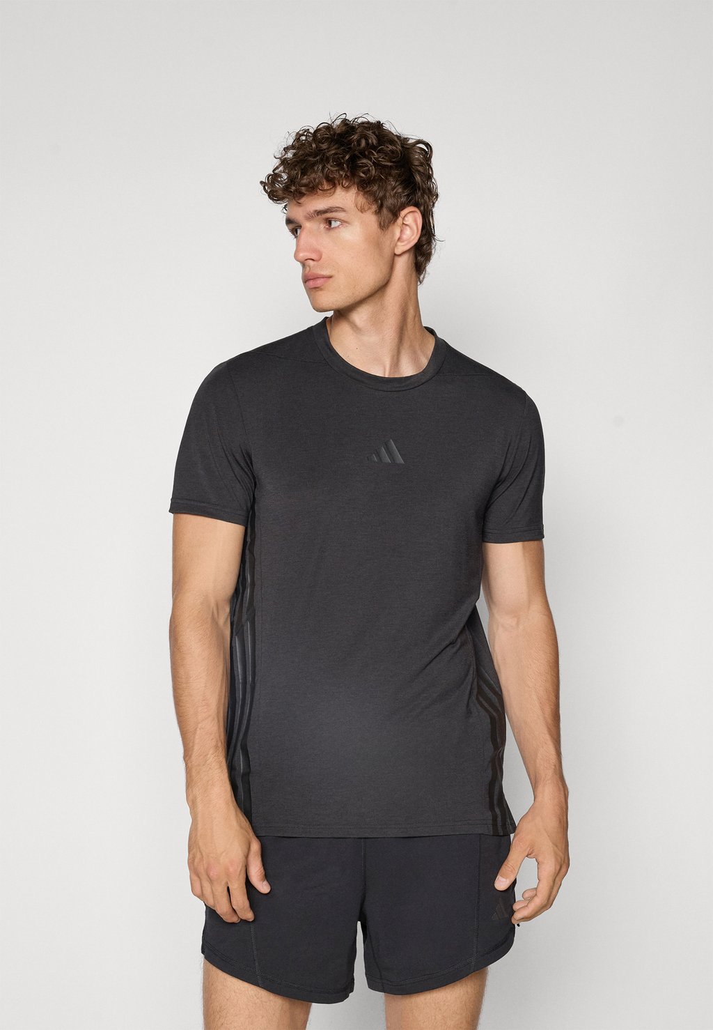 

Спортивная футболка TEE Adidas Performance, черный