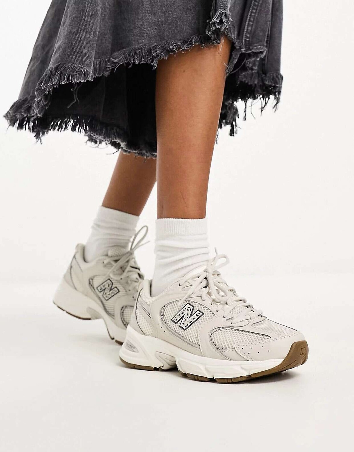 Кроссовки New Balance 530 бежевого цвета с леопардовым принтом