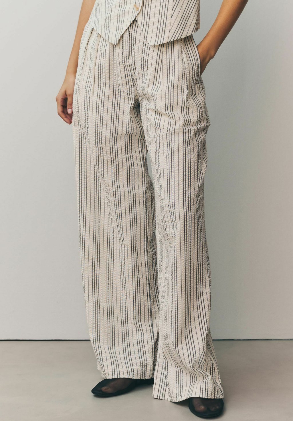 

Брюки STRAIGHT TEXTURED STRIPED Next, белый