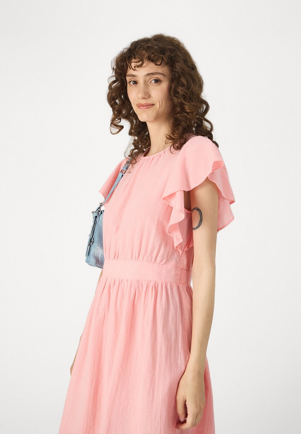 

Повседневное платье VMSUI CAP SLEEVE DETAIL DRESS Vero Moda, абрикос