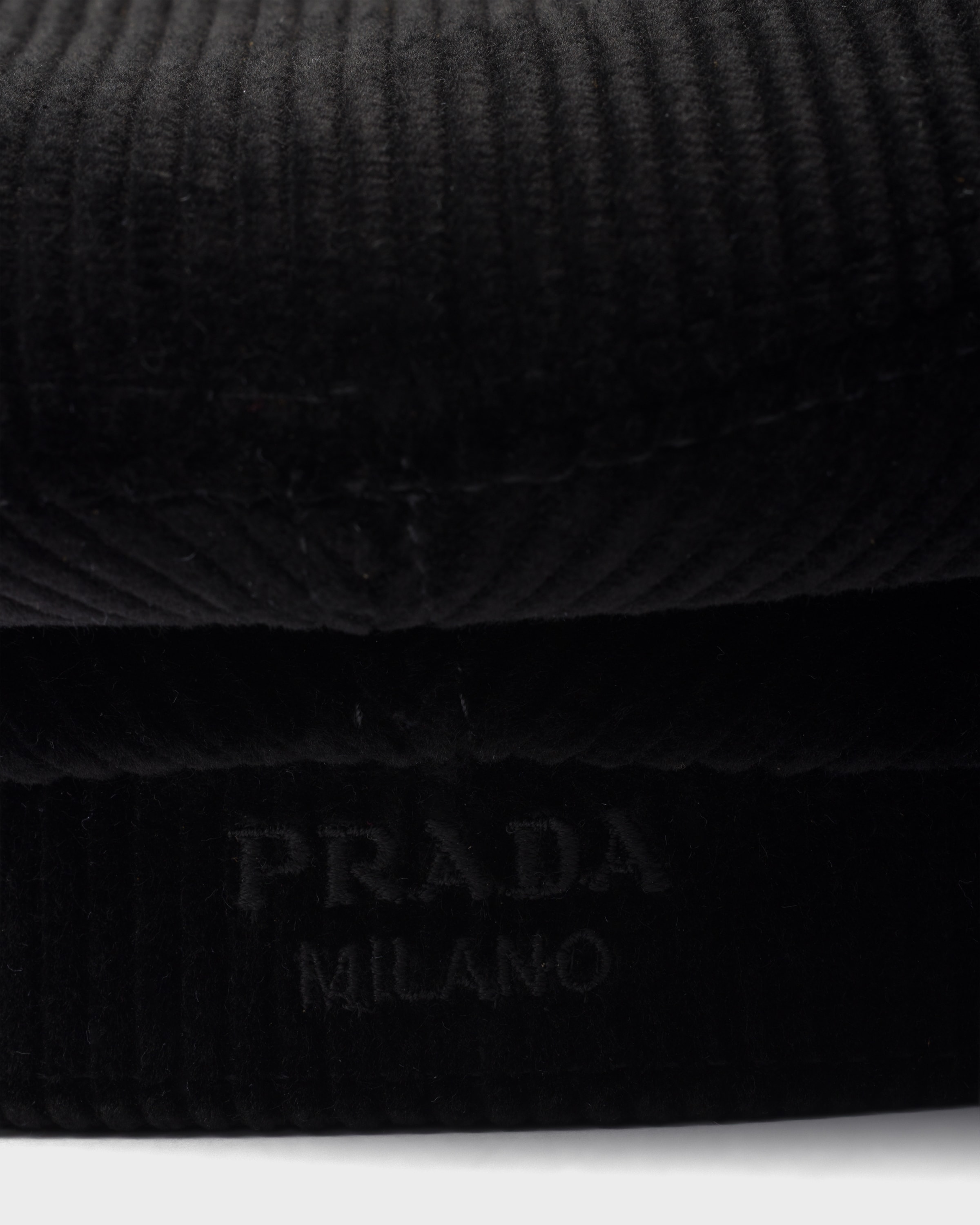Кепка-восьмиклинка из вельвета Prada, черный — фото 3