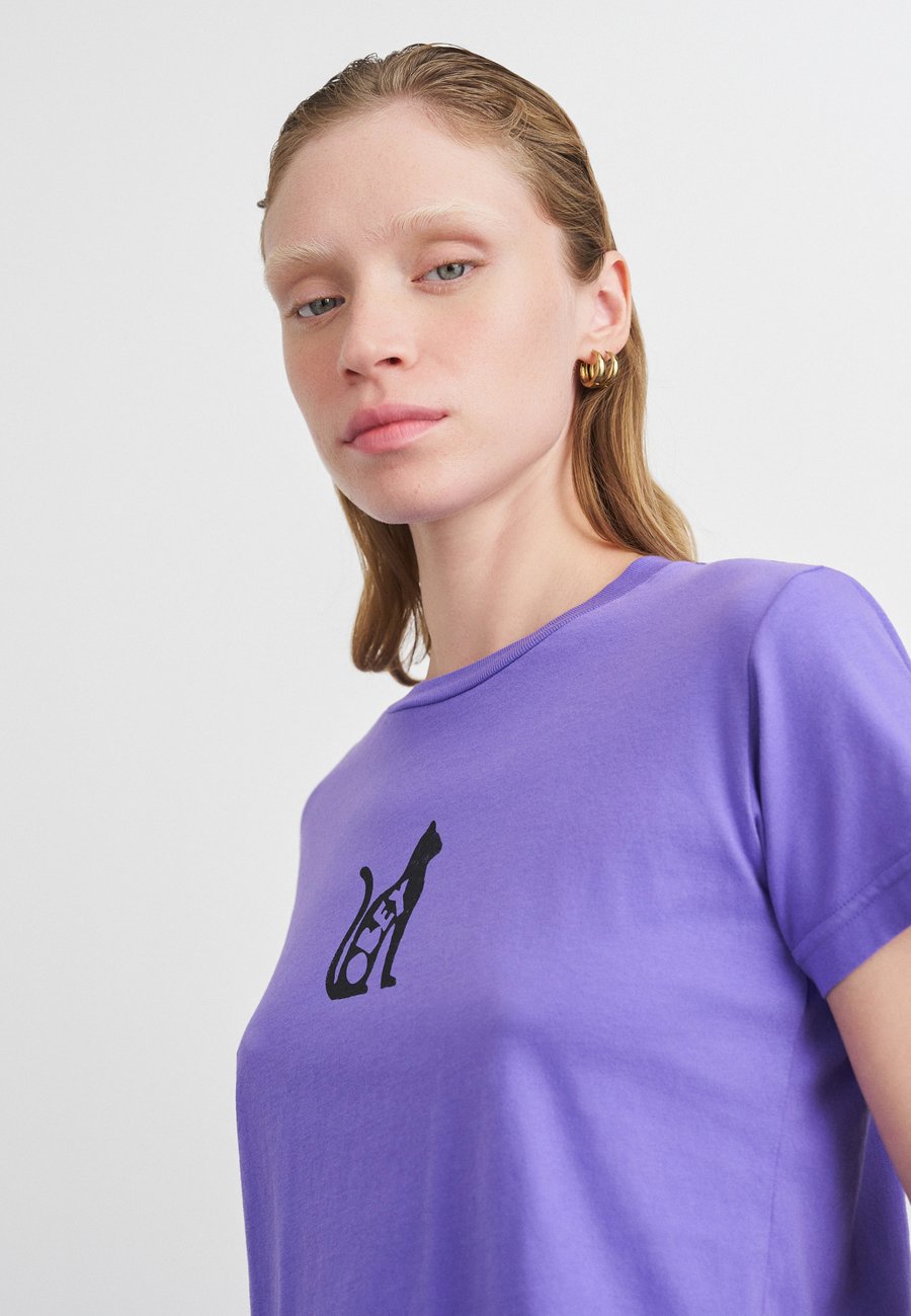 

Футболка Obey Clothing CAT, Purple Opulence/Lilac, Фиолетовый, Футболка Obey Clothing CAT, Purple Opulence/Lilac