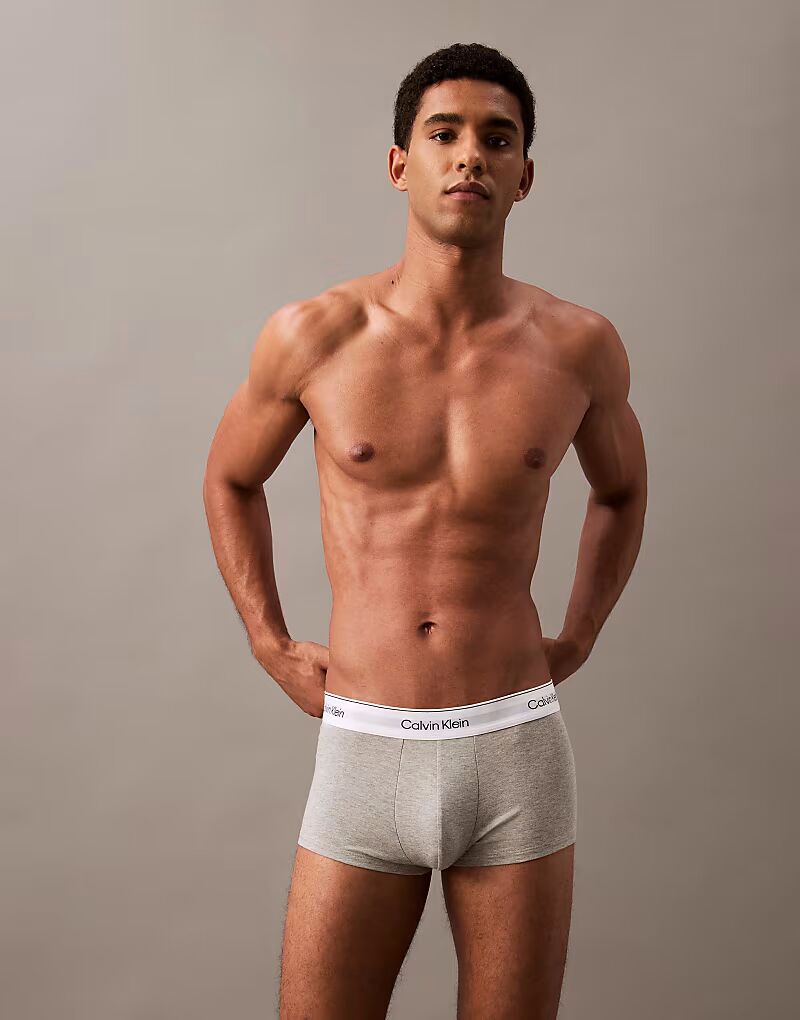 Комплект из 3-х трусов-боксеров Calvin Klein Icon Cotton Stretch с низкой посадкой в ​​белом, сером и черном цветах — фото 2