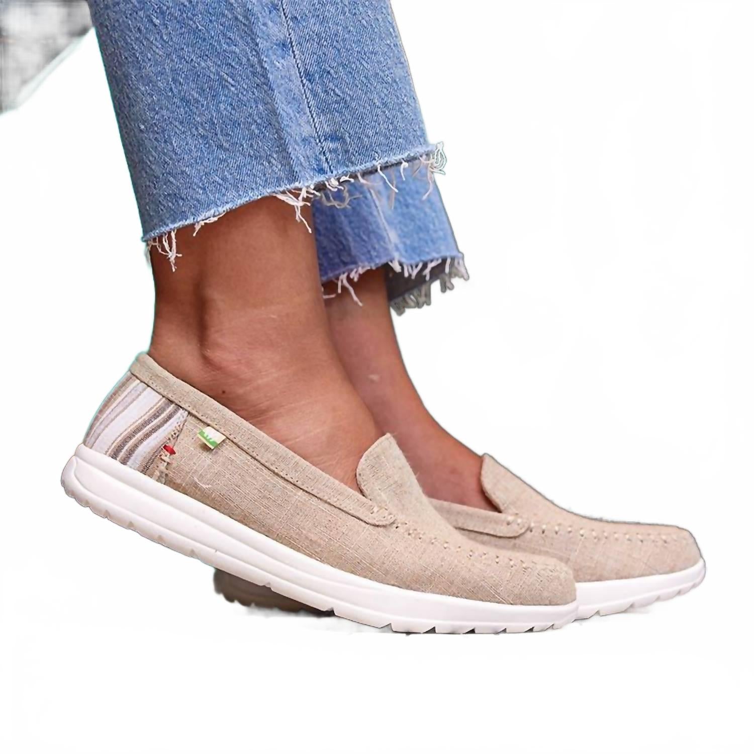 Женские мокасины Discover из хлопка натурального цвета Minnetonka — фото 4