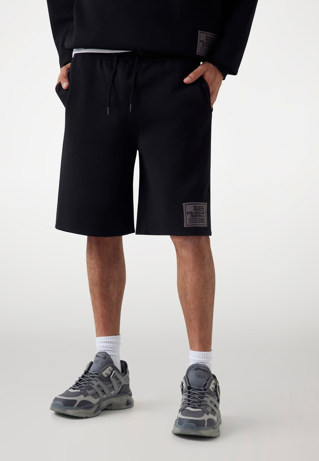 

Шорты Tracksuit bottoms Guess, черный