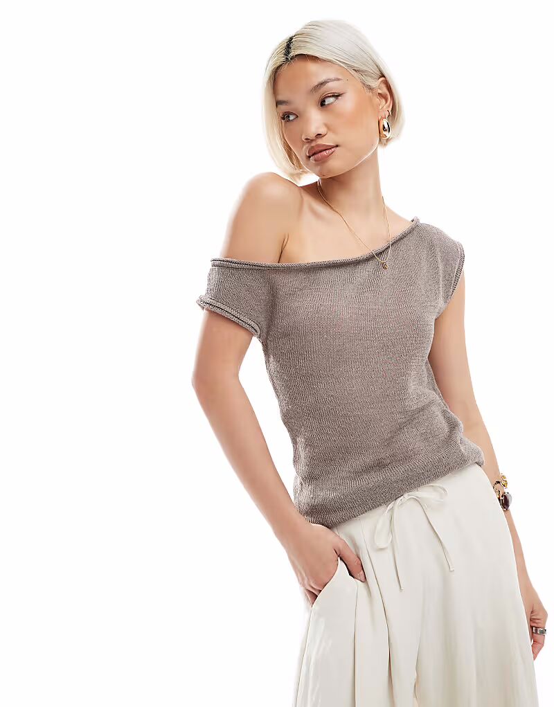 

Трикотажный топ на одно плечо ASOS DESIGN цвета мокко
