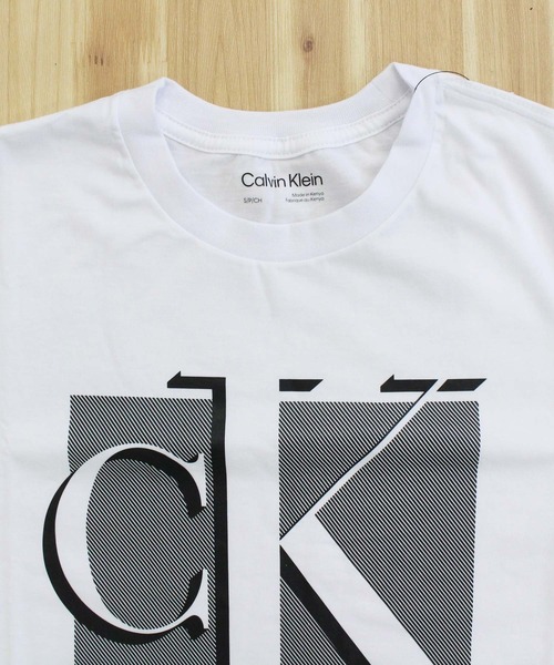 Унисекс футболка с большим логотипом Calvin Klein белая — фото 4