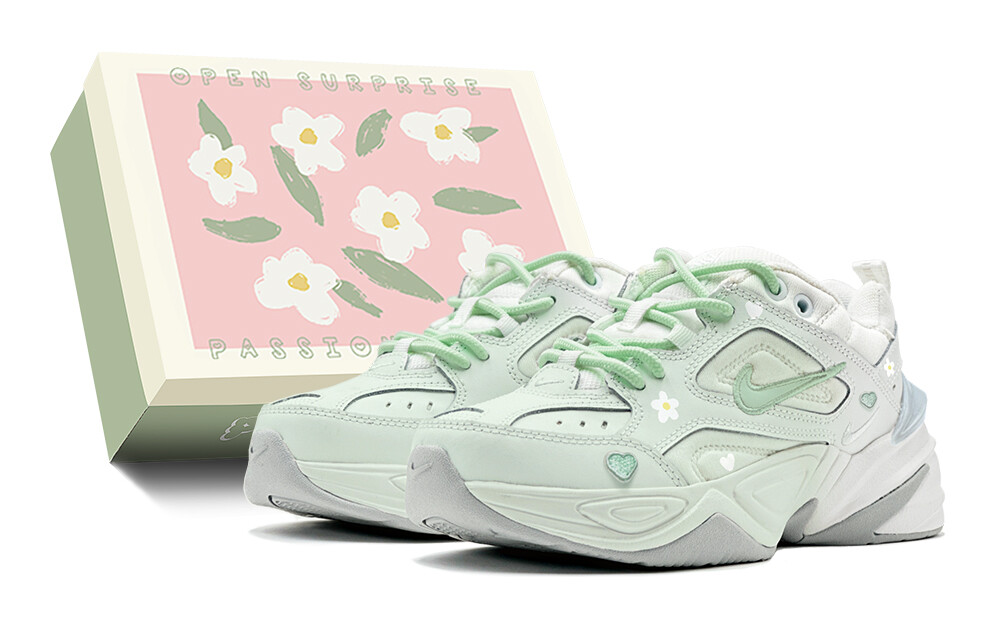 

Женские массивные кроссовки Nike M2K, green