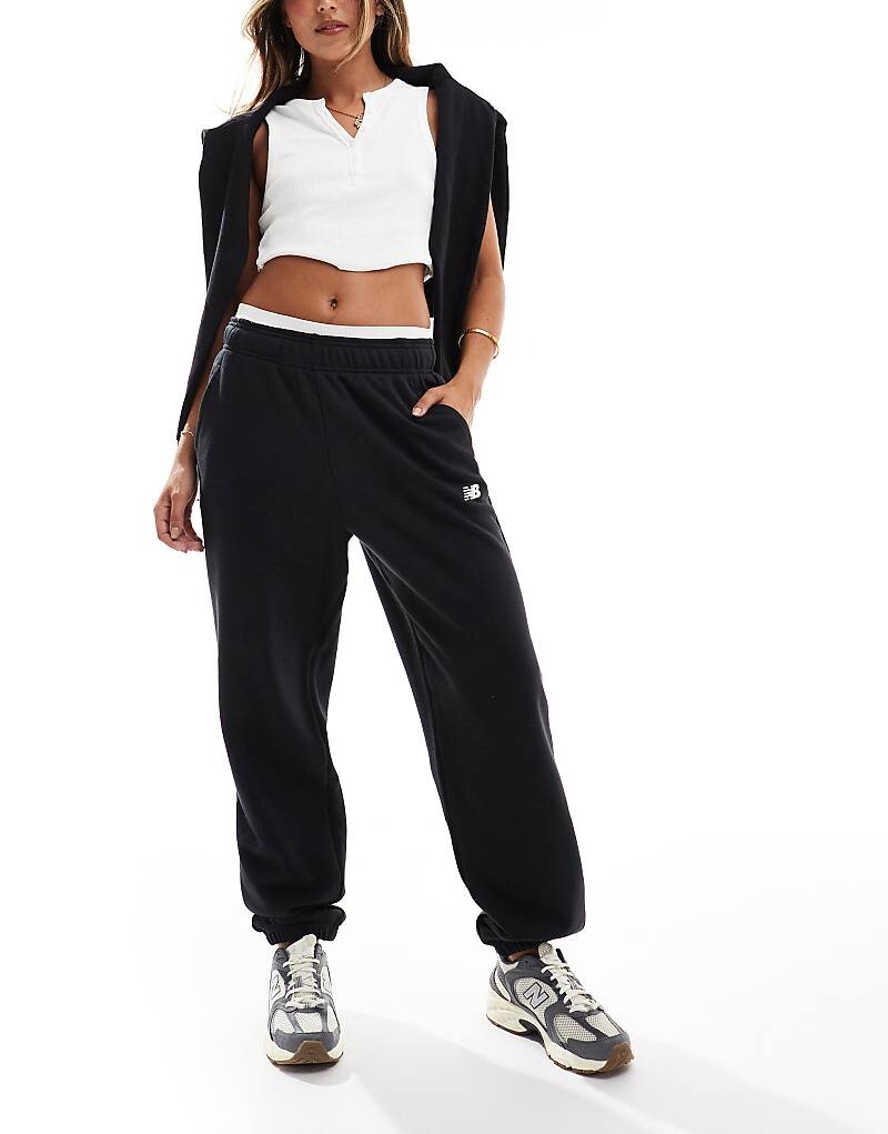 

Черные джоггеры из френч терри New Balance sport Essentials