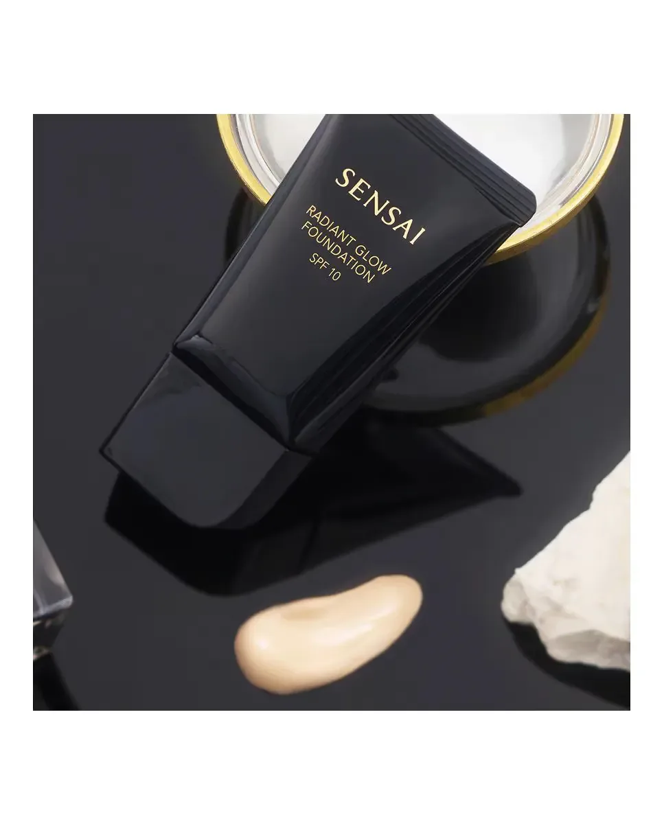 Тональная основа Radiant Glow Foundation 30 мл Sensai, Rg204 Honey Beige — фото 3