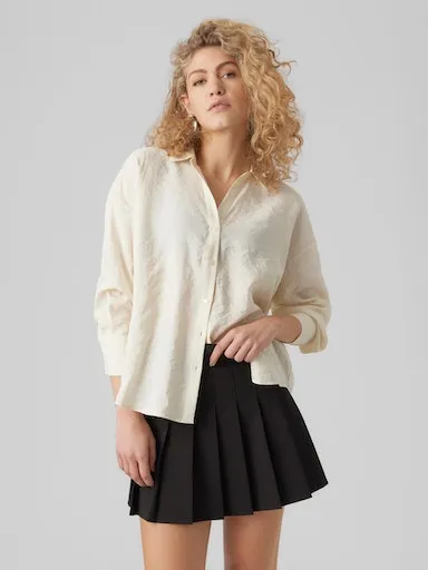

Блузка-рубашка Vero Moda "VMQUEENY LS OVERSIZE SHIRT WVN GA NOOS", белый