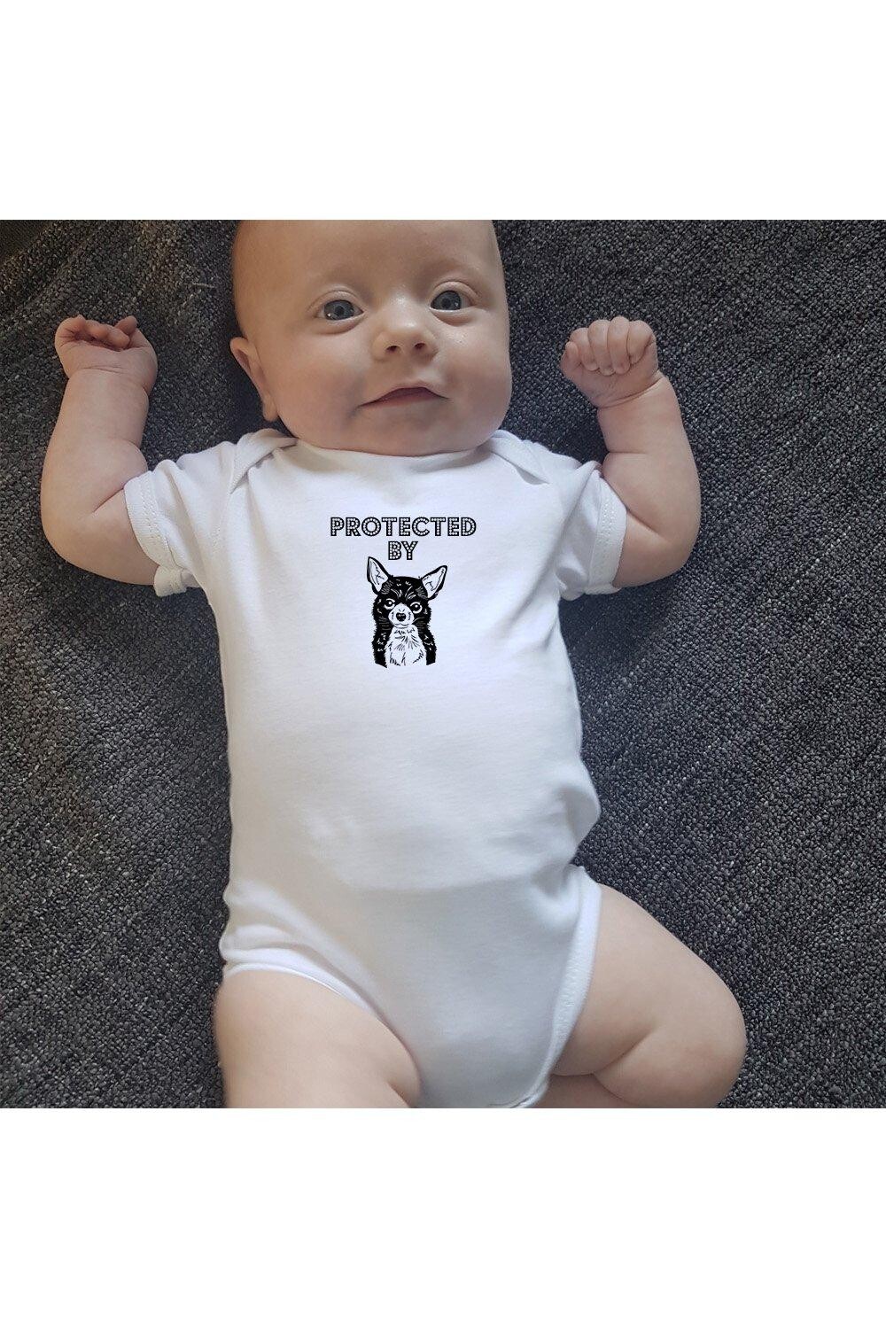 

Боди Protected by Chihuahua Dog Baby / Baby Grow Afewhometruths, белый