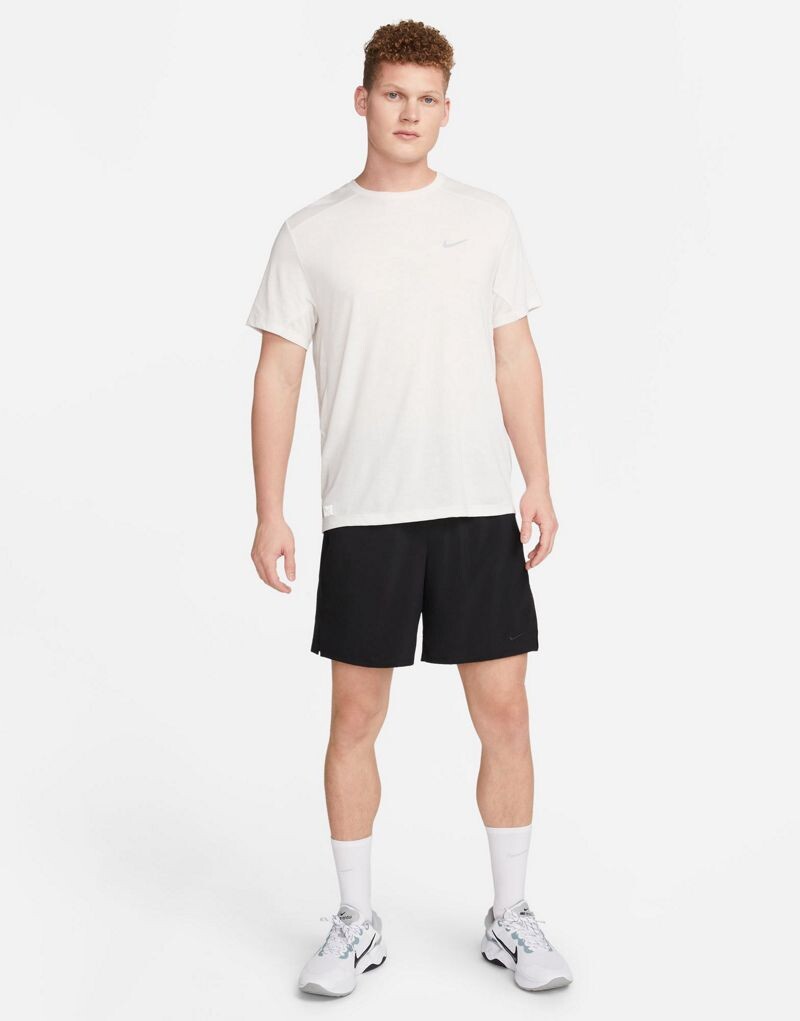 

Черные тканые шорты Nike Training Dri-FIT Unlimited шириной 7 дюймов