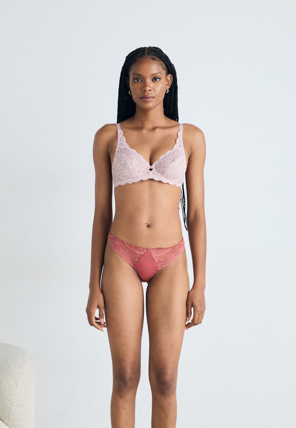 

Стринги THONG SENSUAL STRETCH LACE Calvin Klein Underwear, кремовый