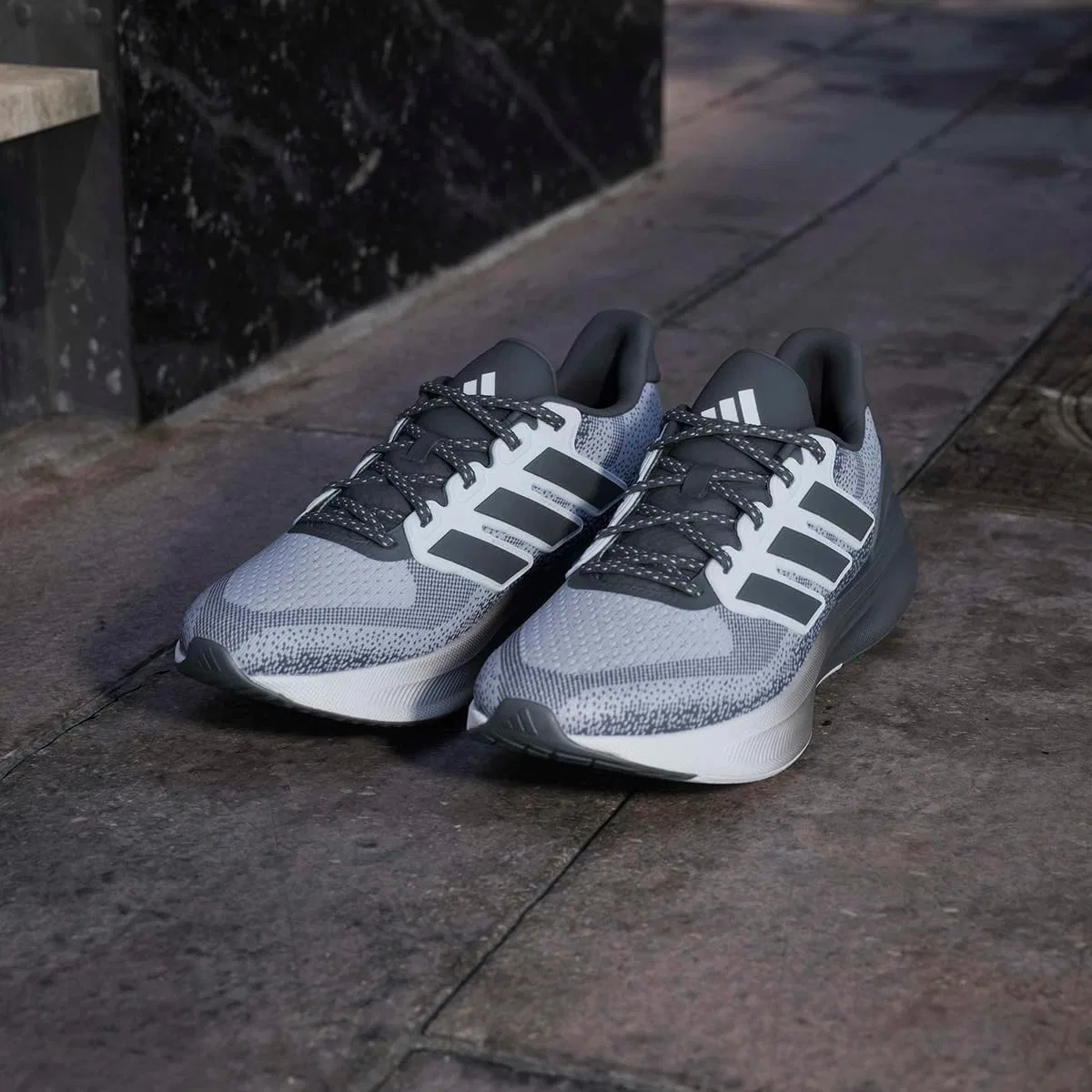 Мужские беговые кроссовки Adidas Ultrarun 5, Cloud White Core Black Cloud White — фото 2