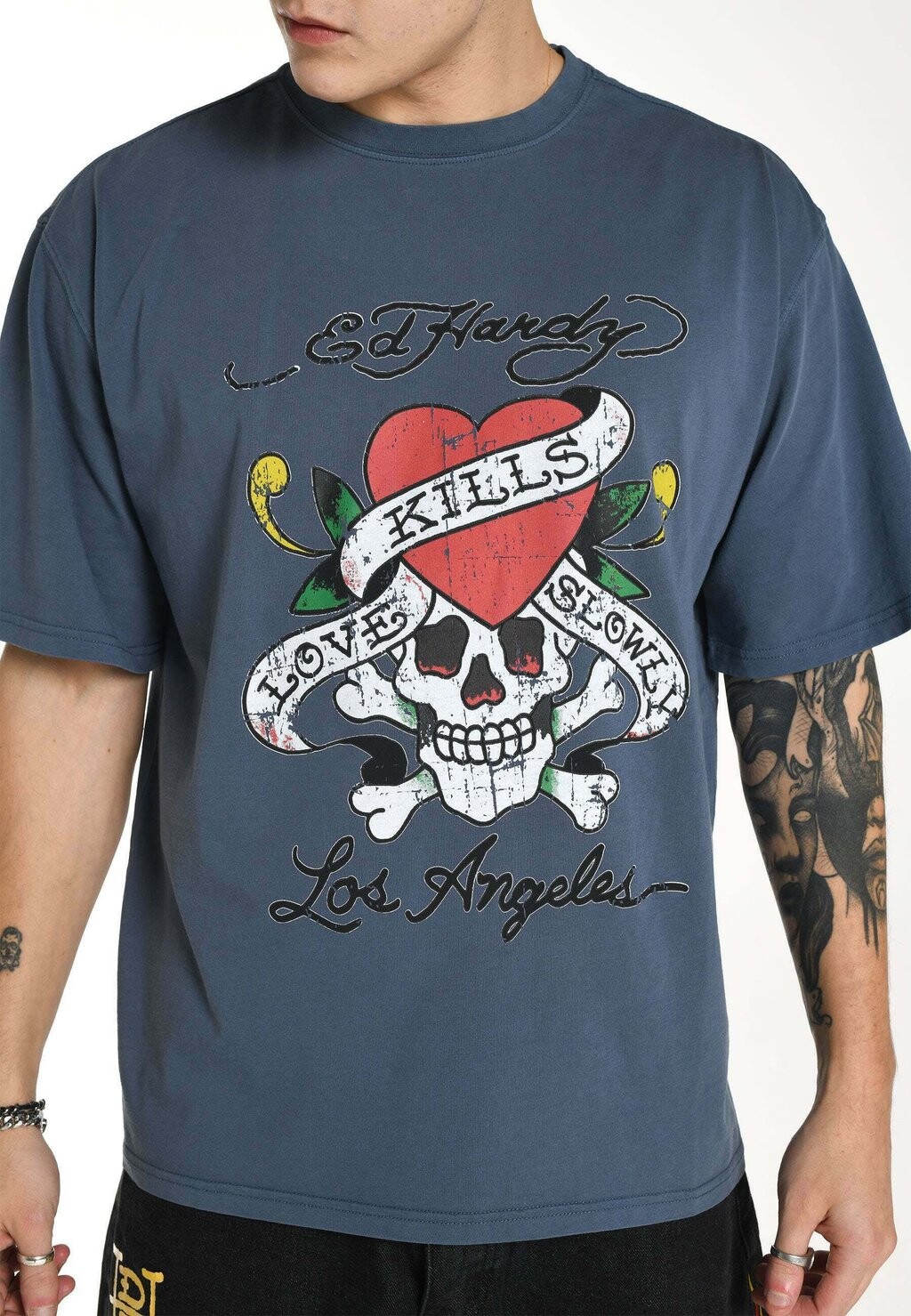 

Футболка с принтом Ed Hardy, стираный винтажный индиго