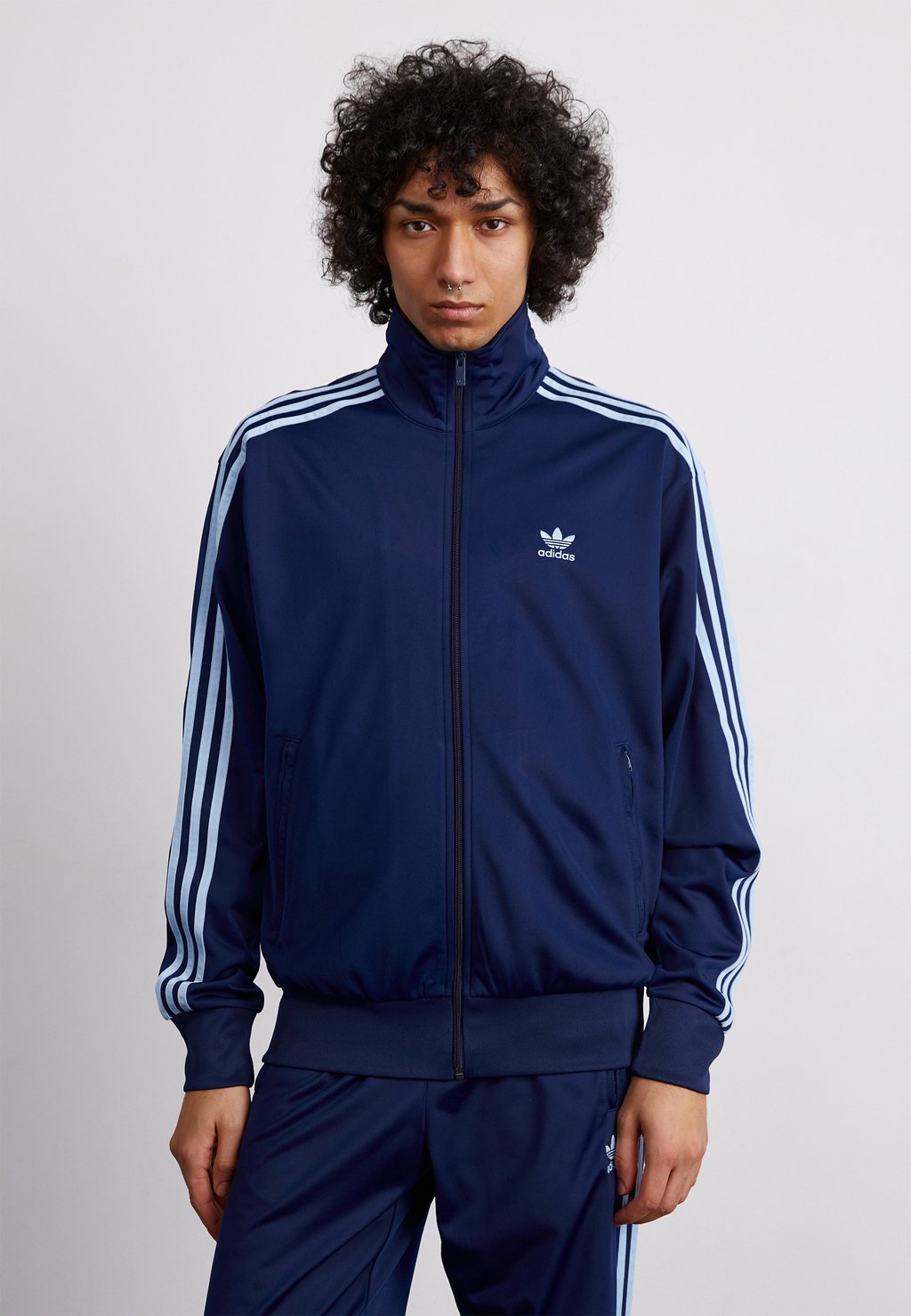 

Толстовка на молнии FBIRD adidas Originals, темно-синий
