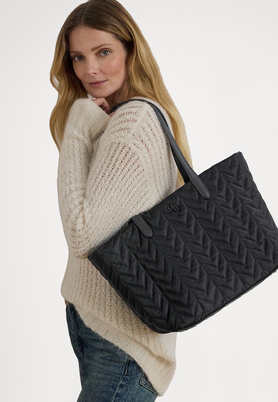 

Сумка-шоппер Lauren Ralph Lauren QUILTED EXTRA-LARGE STEVIE ZIP TOTE BAG, Black