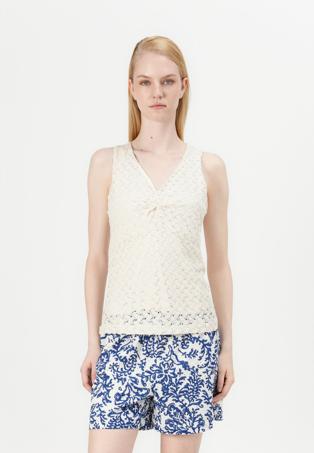 

Топ VISOLIRA V NECK VILA, слоновая кость
